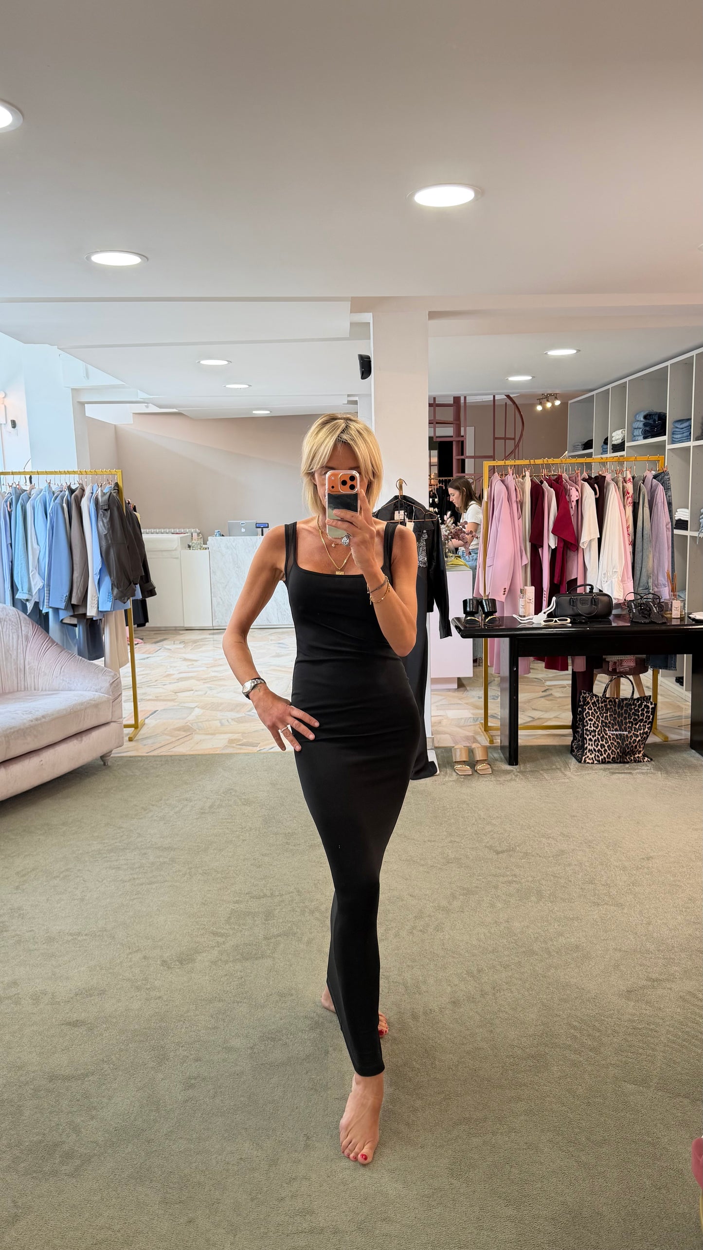 Abito lungo nero schiena nuda e inserti in tulle ks