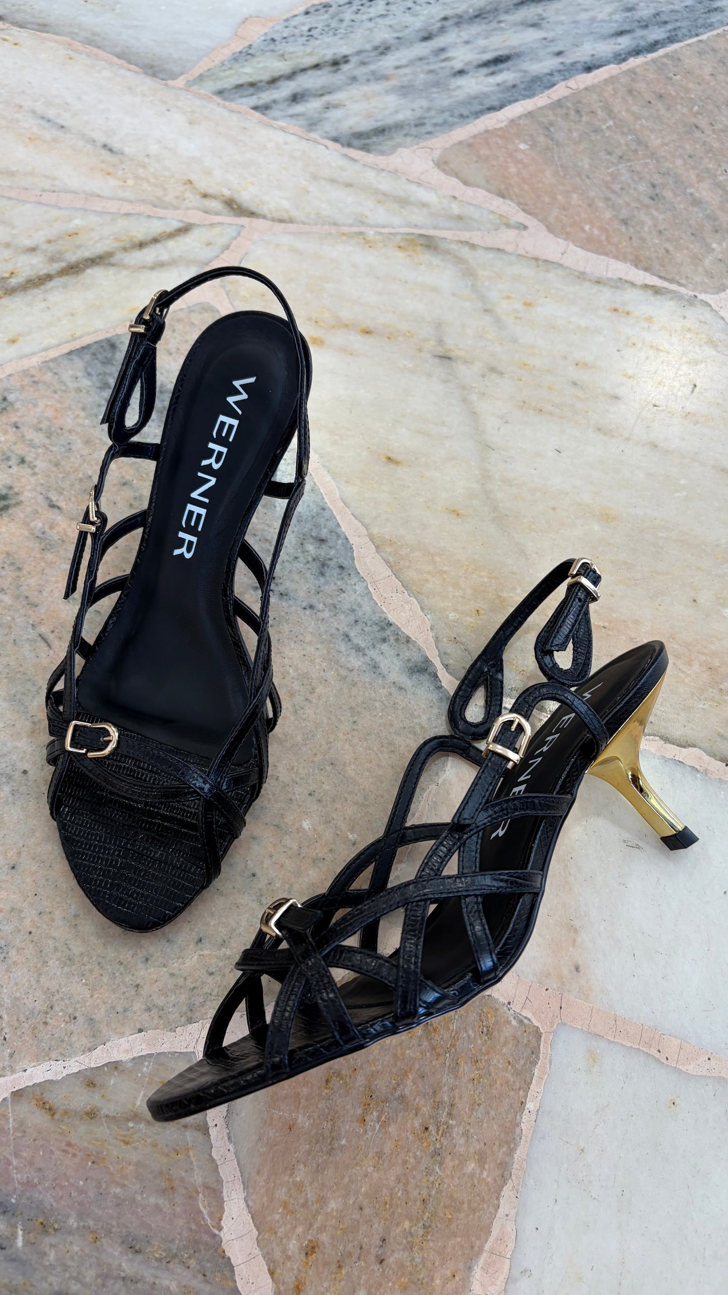 Sandalo nero con fibbie e tacco oro wr