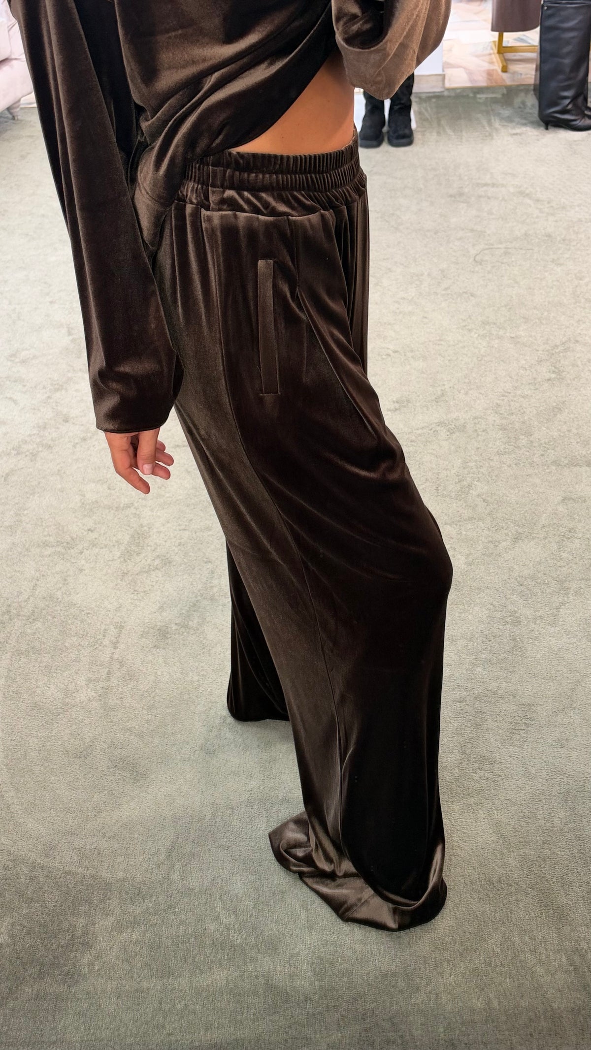 Pantaloni marroni dritti in velluto Don't@Me