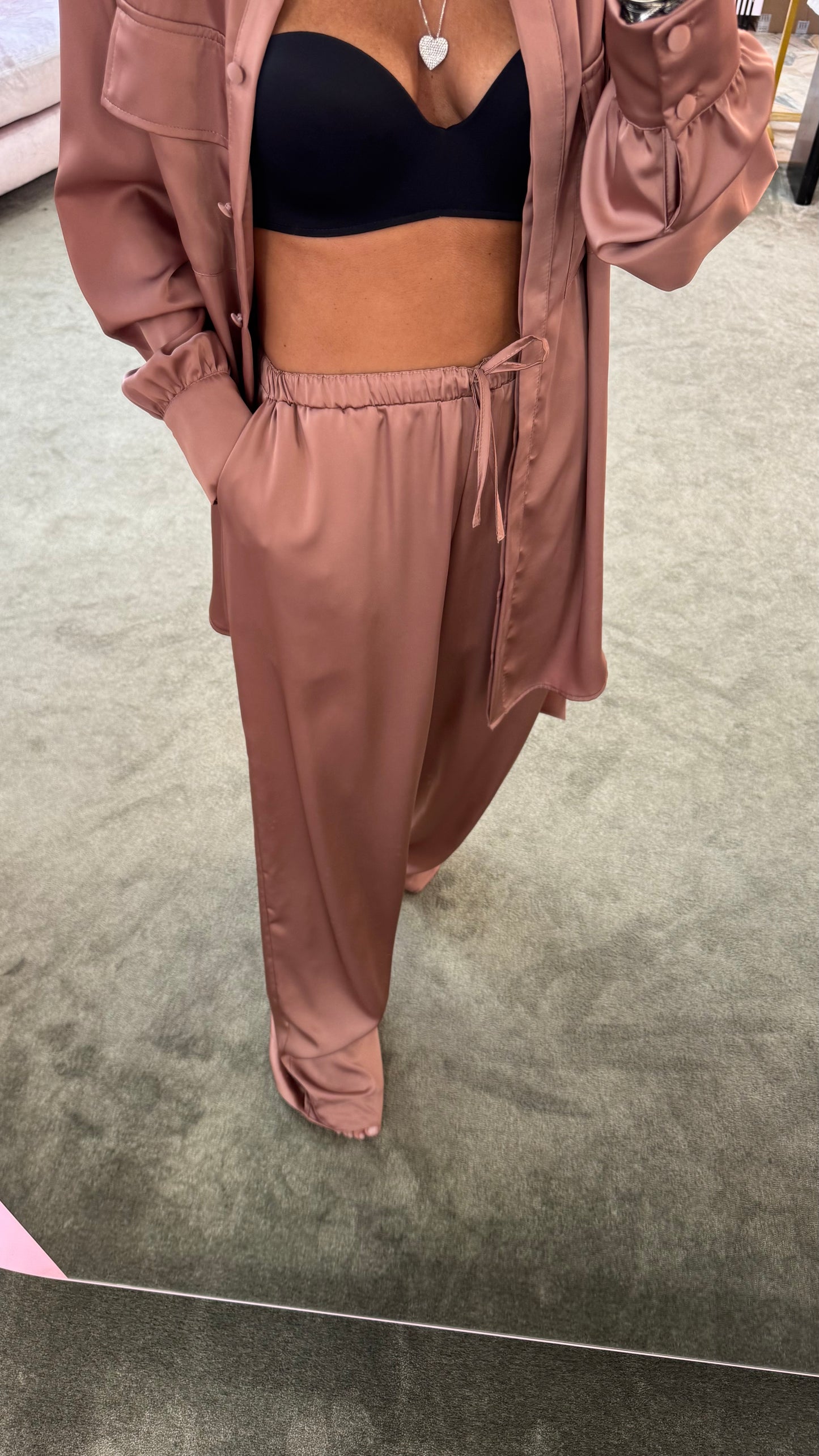 Pantaloni rosa blush in satin morbidi ks