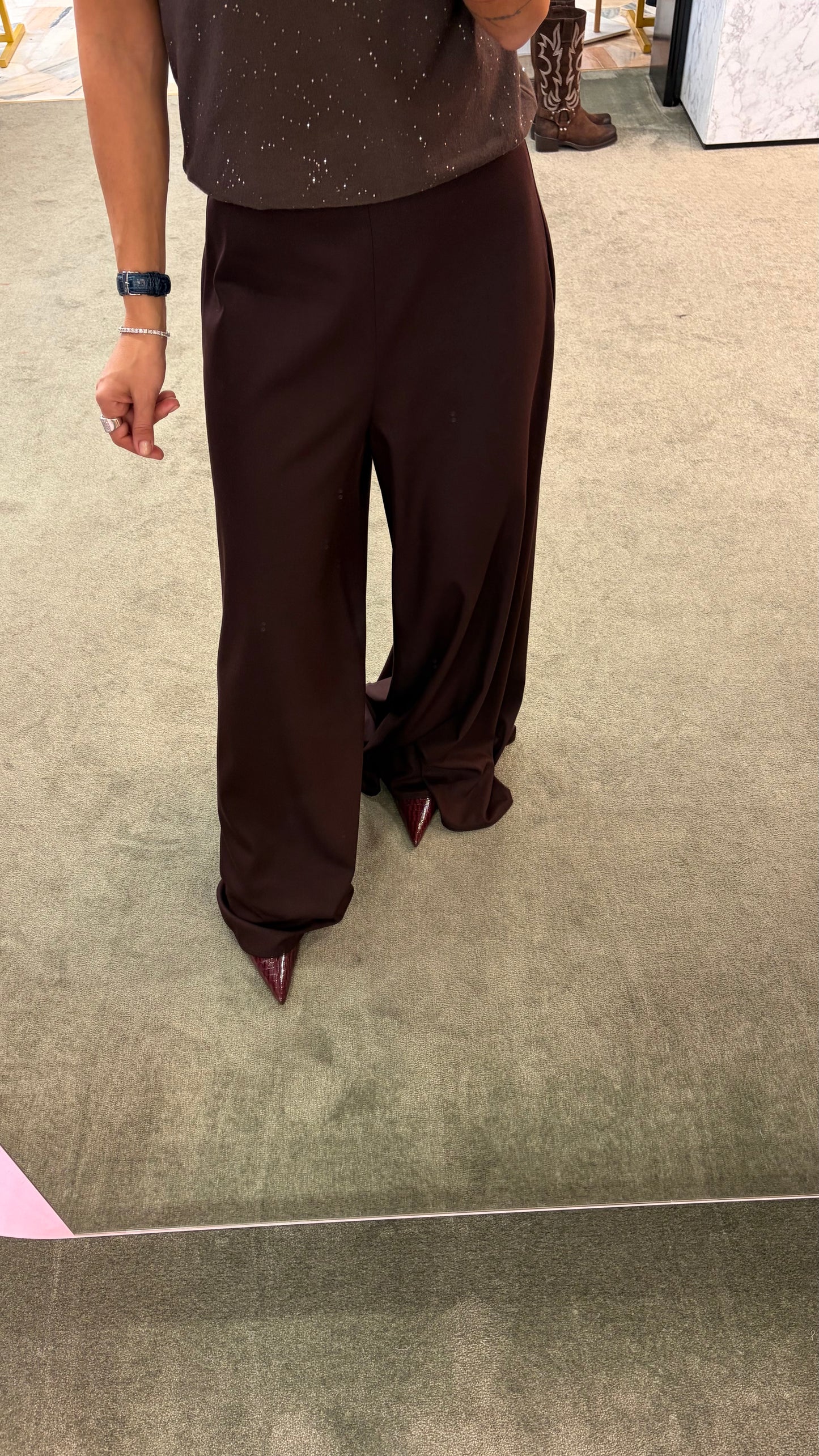 Pantaloni marroni a palazzo mq