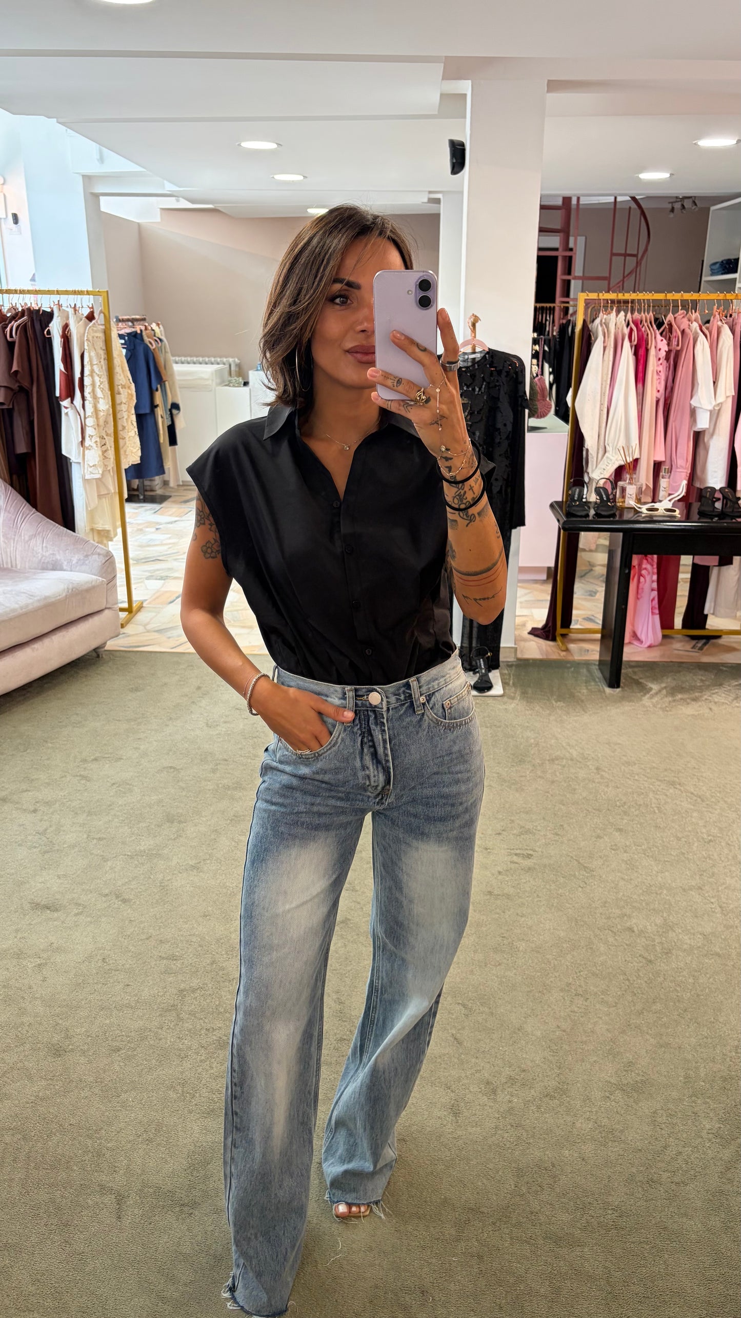 Camicia nera sciancrata manica scesa sy