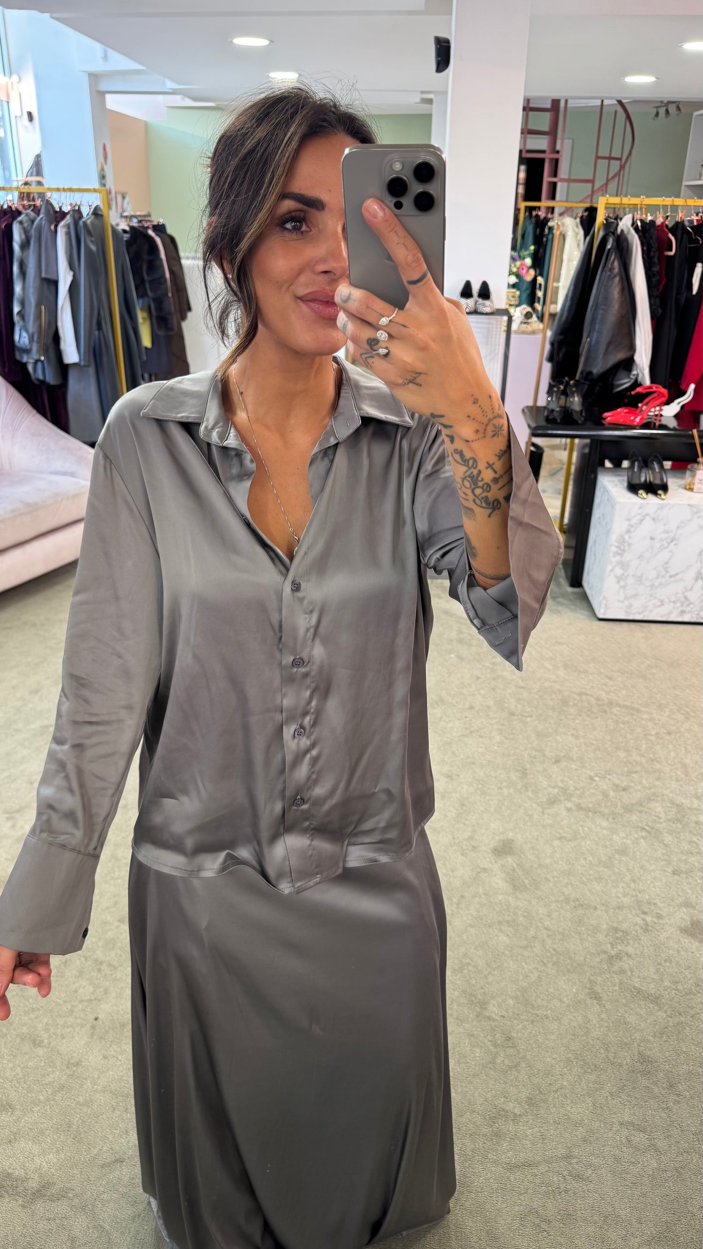 Camicia grigia effetto satin ay