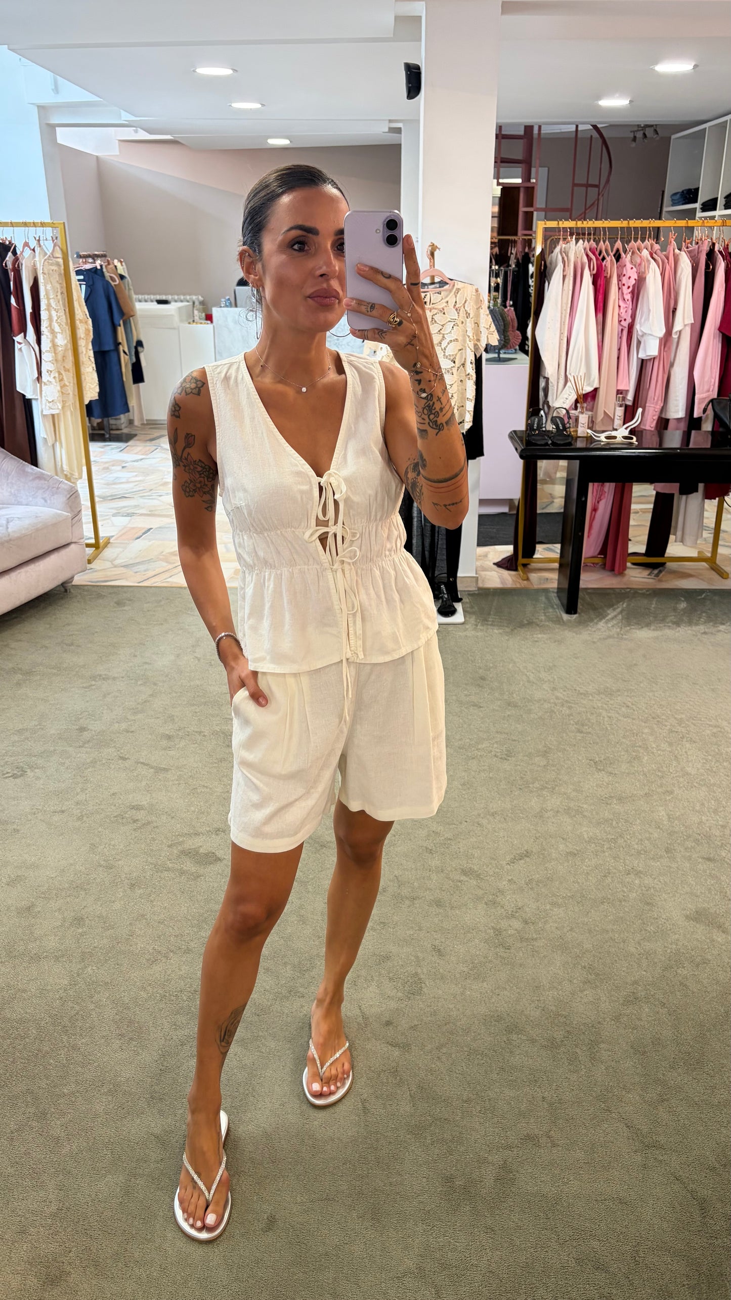 Shorts bianco panna con pences ed elastico jx