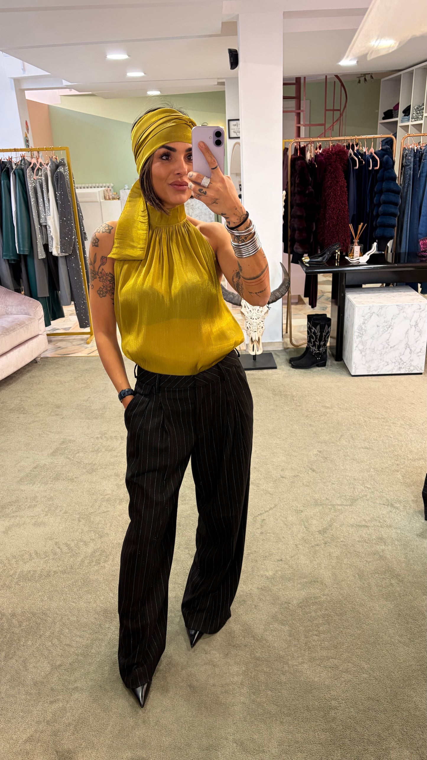 Camicia oliva smanicata con sciarpina Actualee