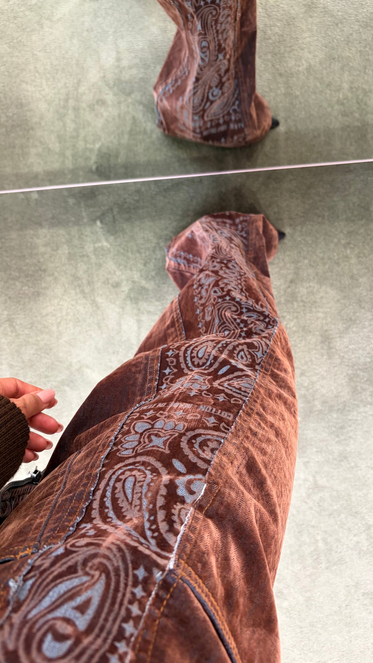 Pantaloni marroni wide in velluto con inserti bandana Don't@Me