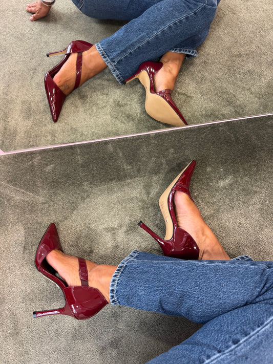 Décolleté bordeaux in vernice con listino