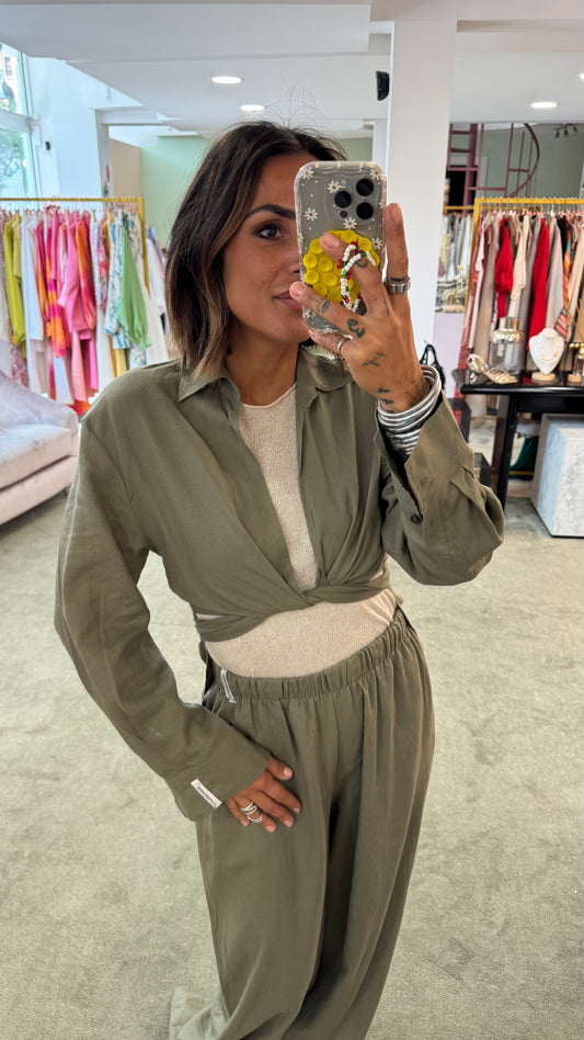 Camicia verde militare con nodo hinnominate