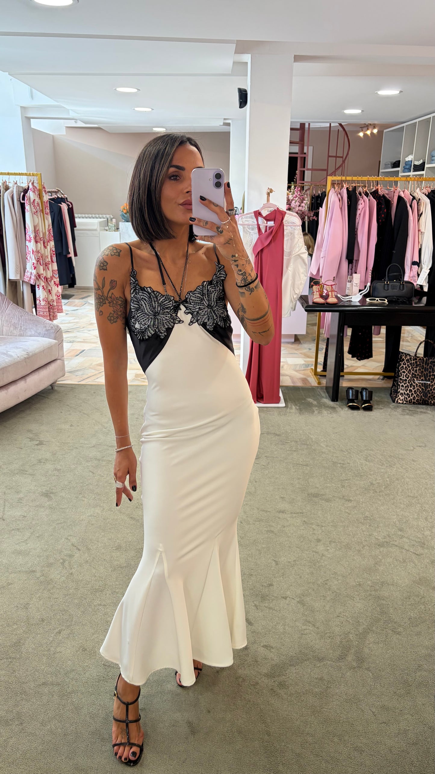 Abito lungo bianco sottoveste con ricami e collana crystal fr