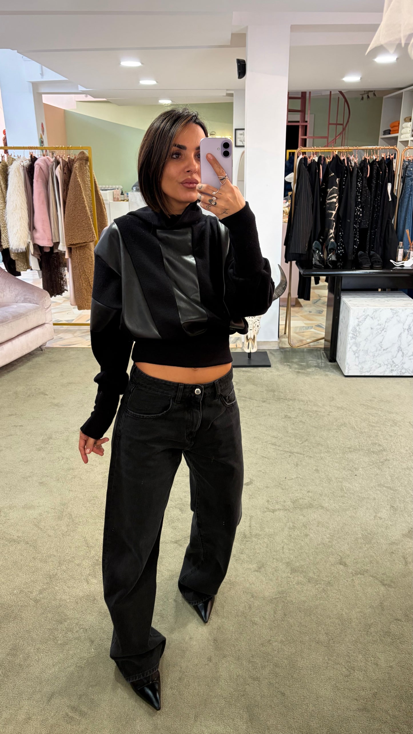 Maglione collo alto nero con inserti in ecopelle mq