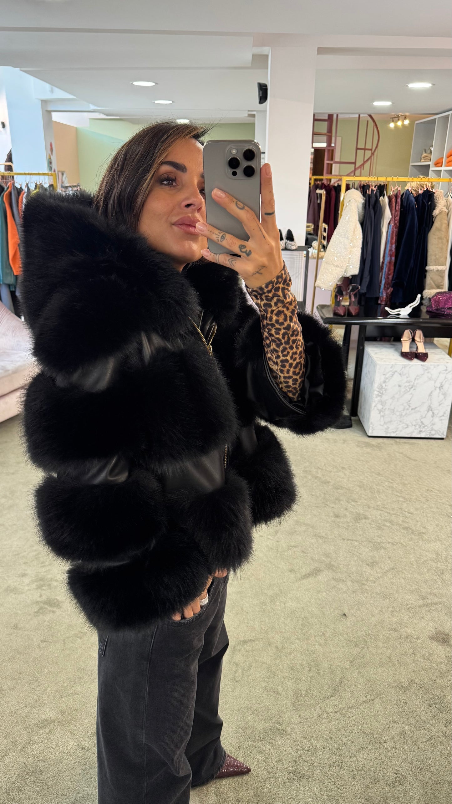 Pelliccia eco nera luxury con cappuccio ys