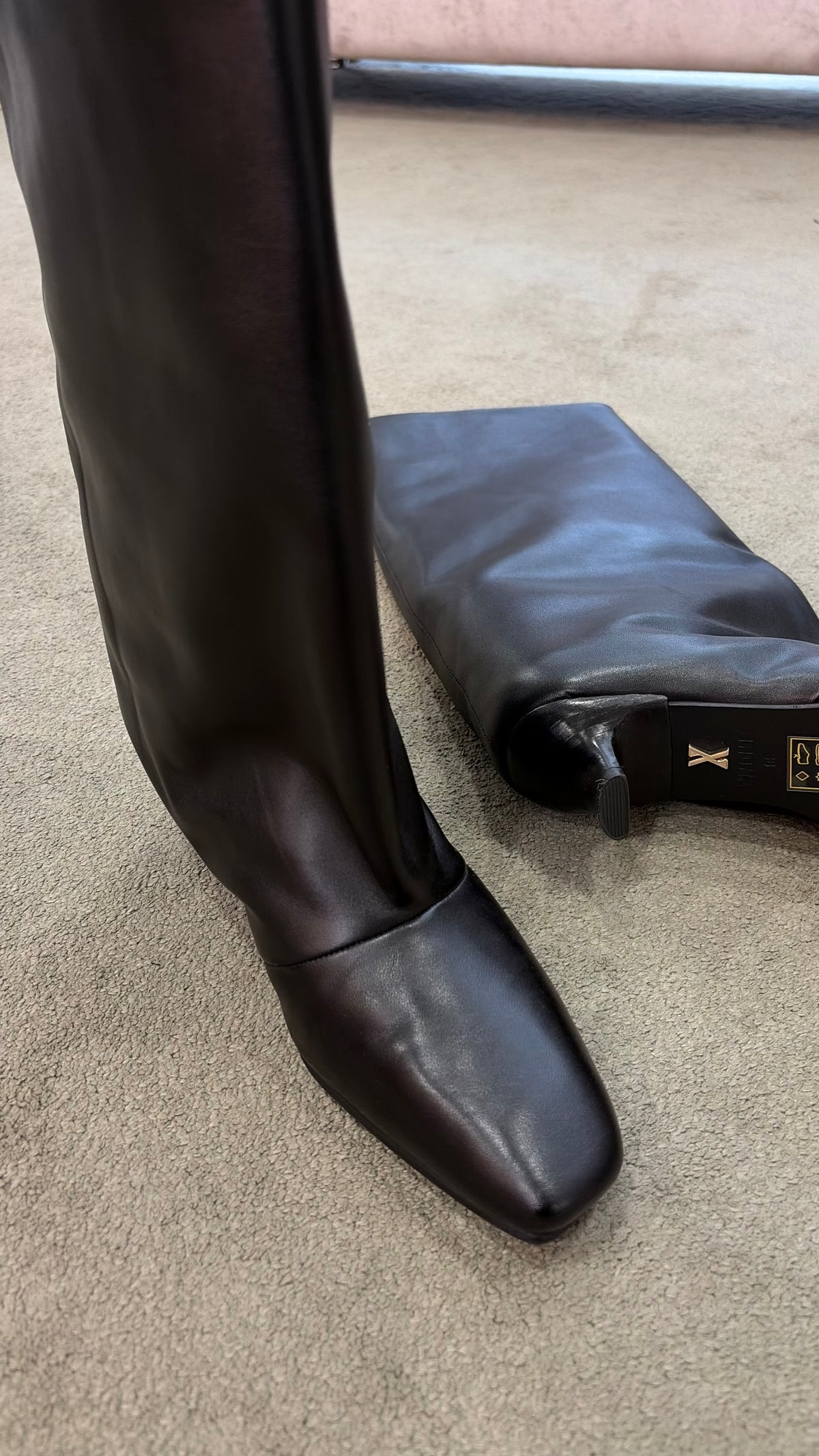 Stivale nero in pelle tubolare bx