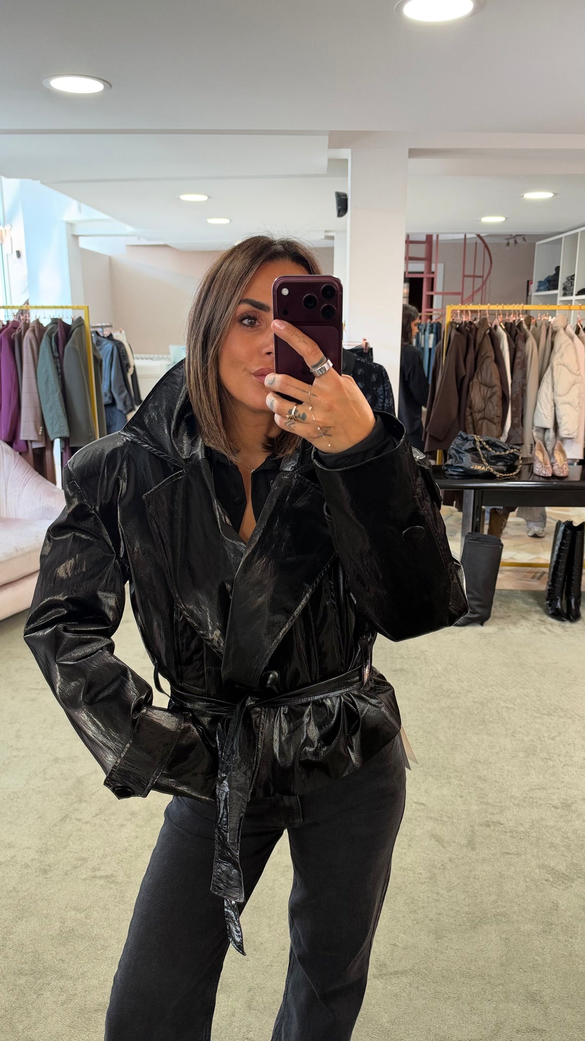 Mini trench bomber nero spalmato lucido corto ks