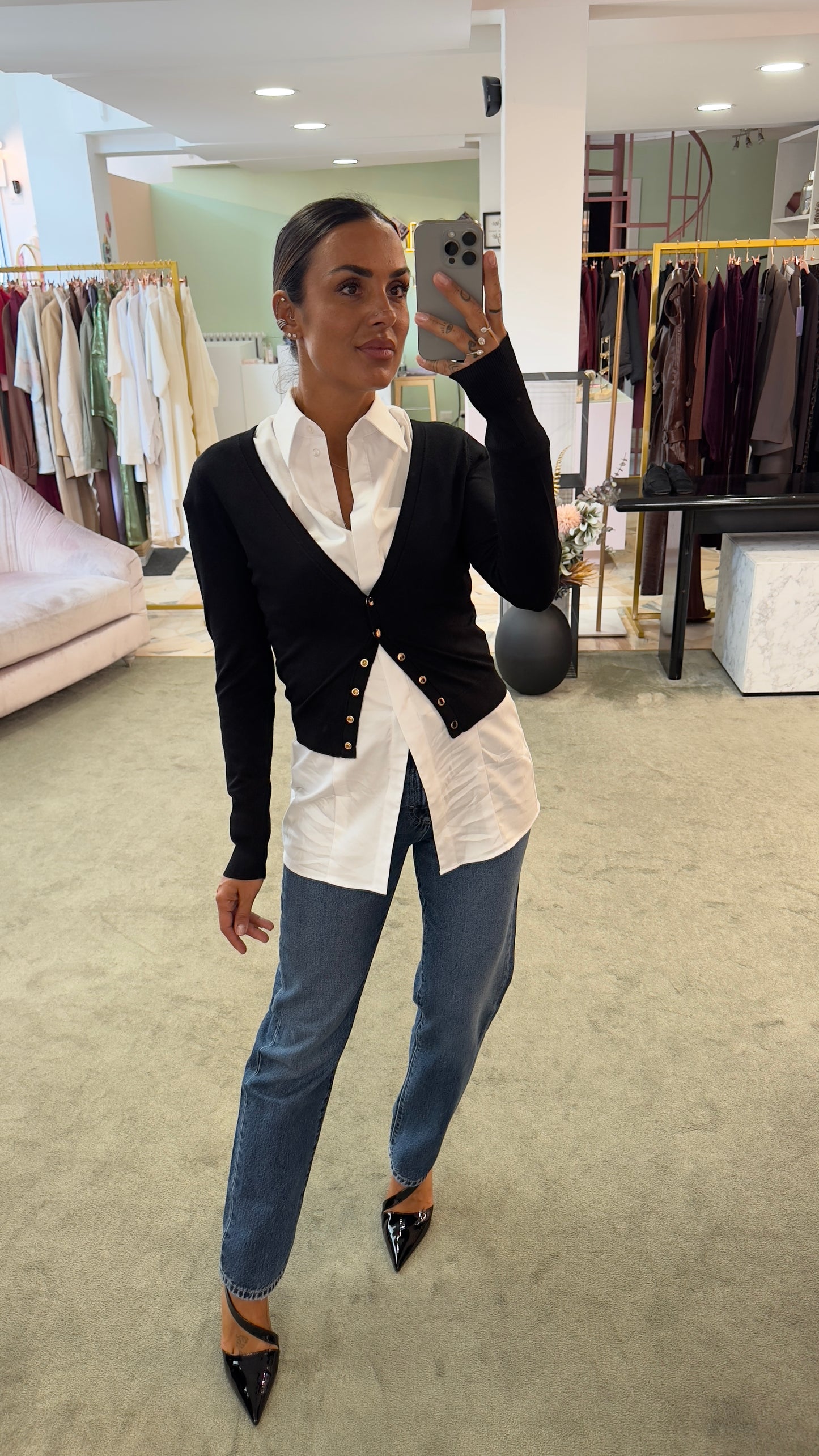Cardigan crop nero con bottoncini oro fr