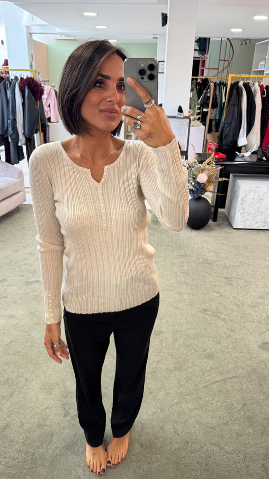 Maglia beige sabbia a costine con bottoncini bj