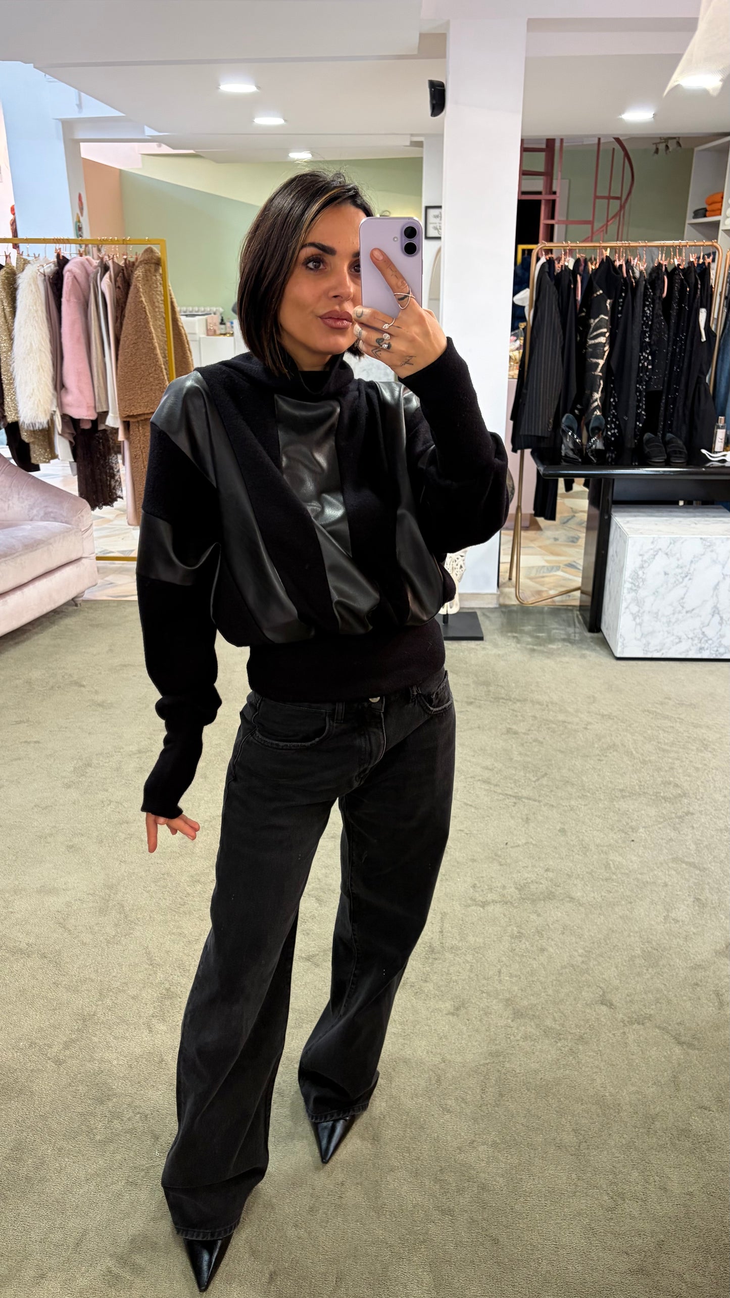 Maglione collo alto nero con inserti in ecopelle mq