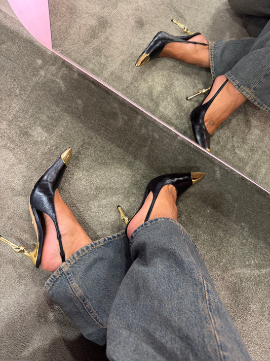 Slingback nera con punta e tacco oro