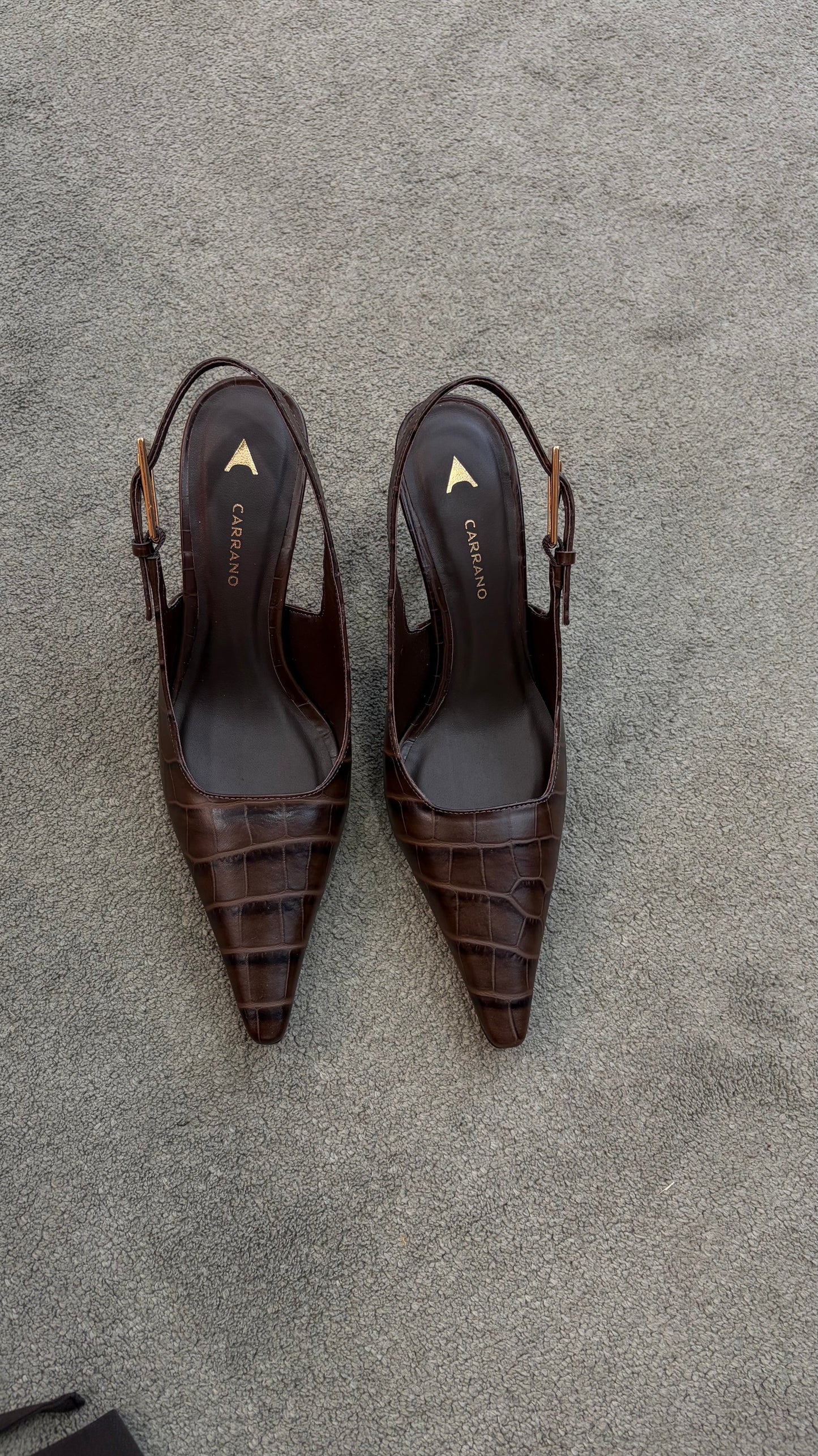 Slingback marrone in pelle crocco con fibbia oro cr