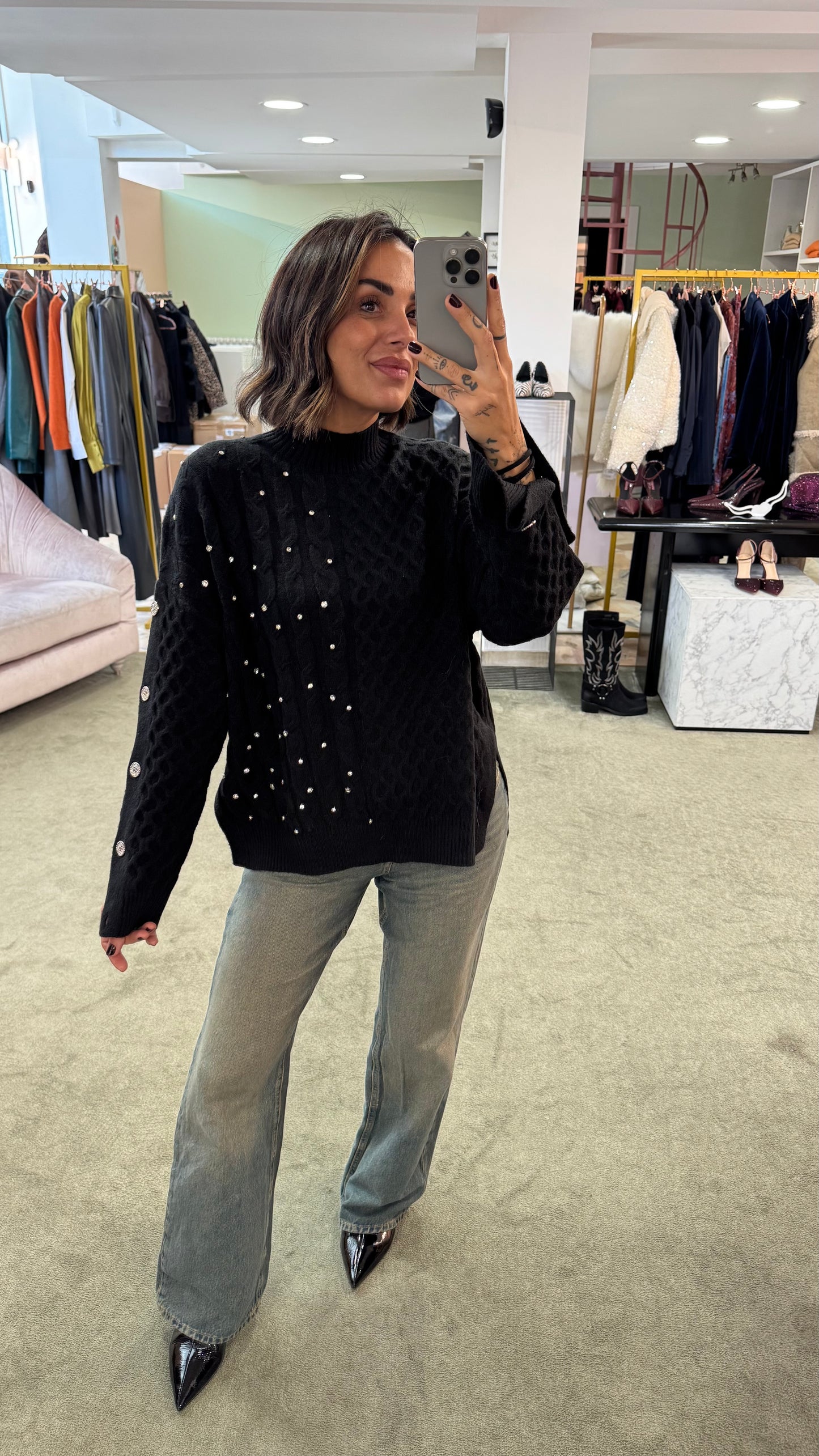 Maglione nero a trecce con pietre fr