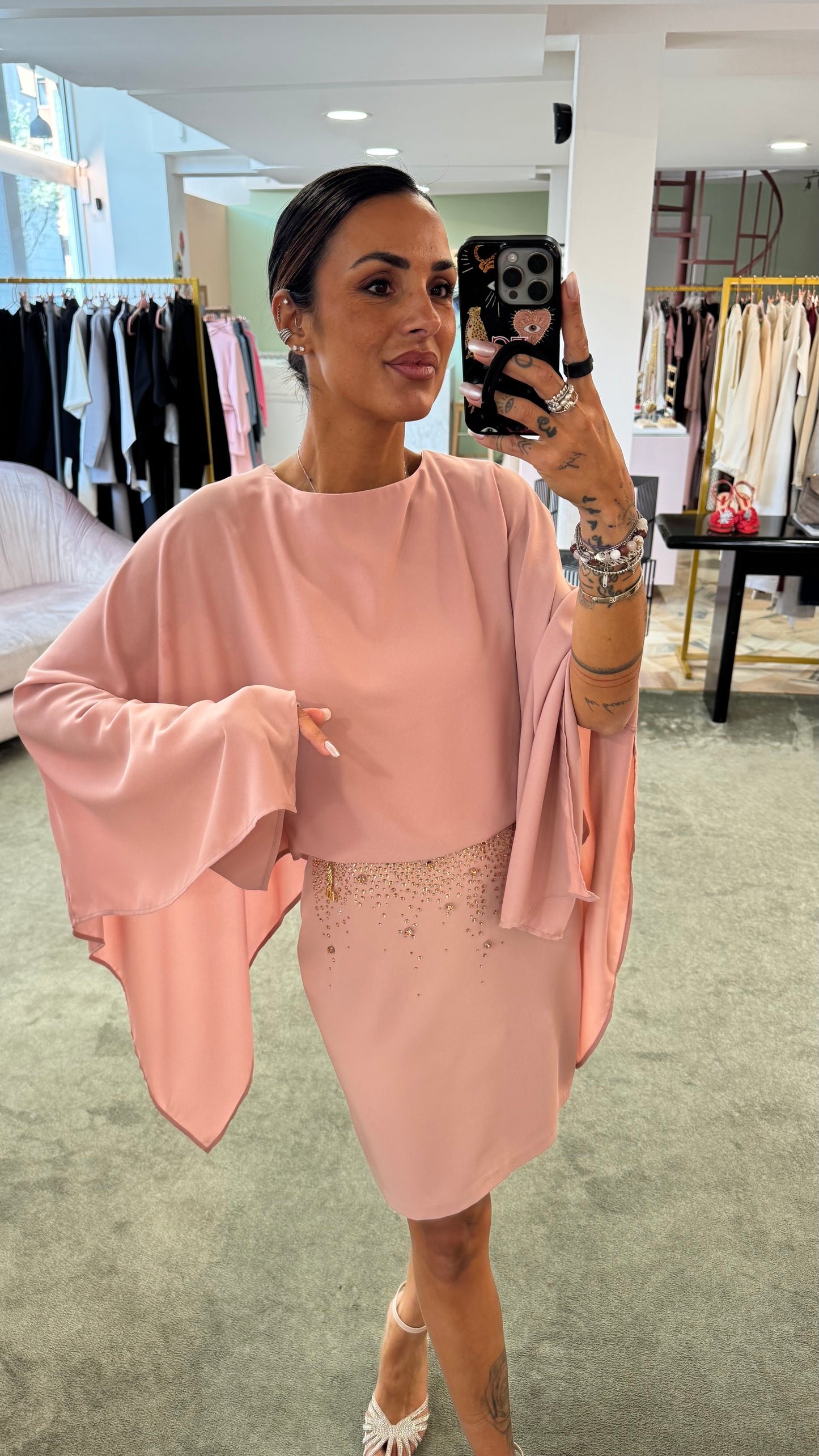Abito rosa con cristalli manica kimono fr