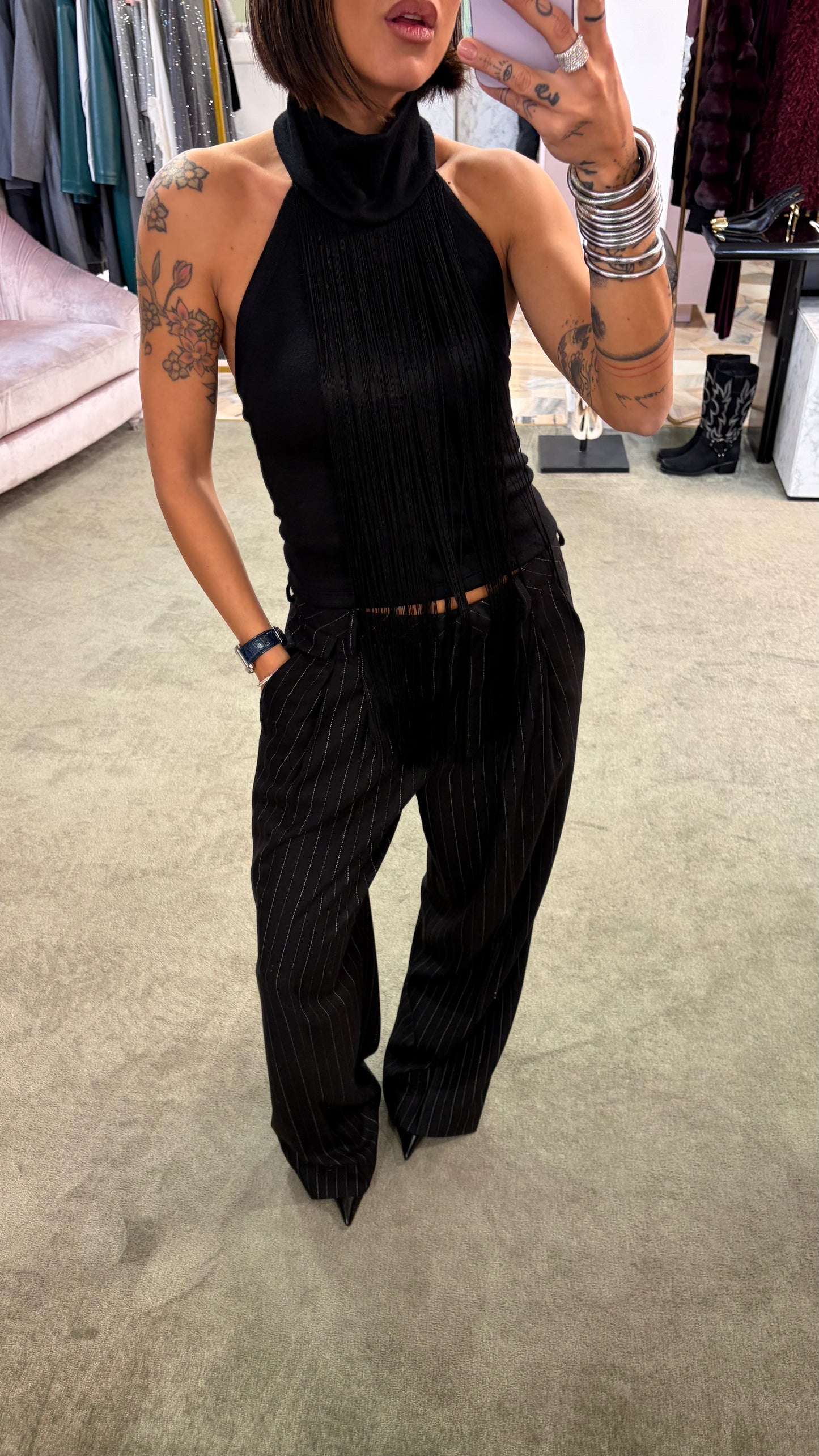 Top nero con frange scollo all'americana mq