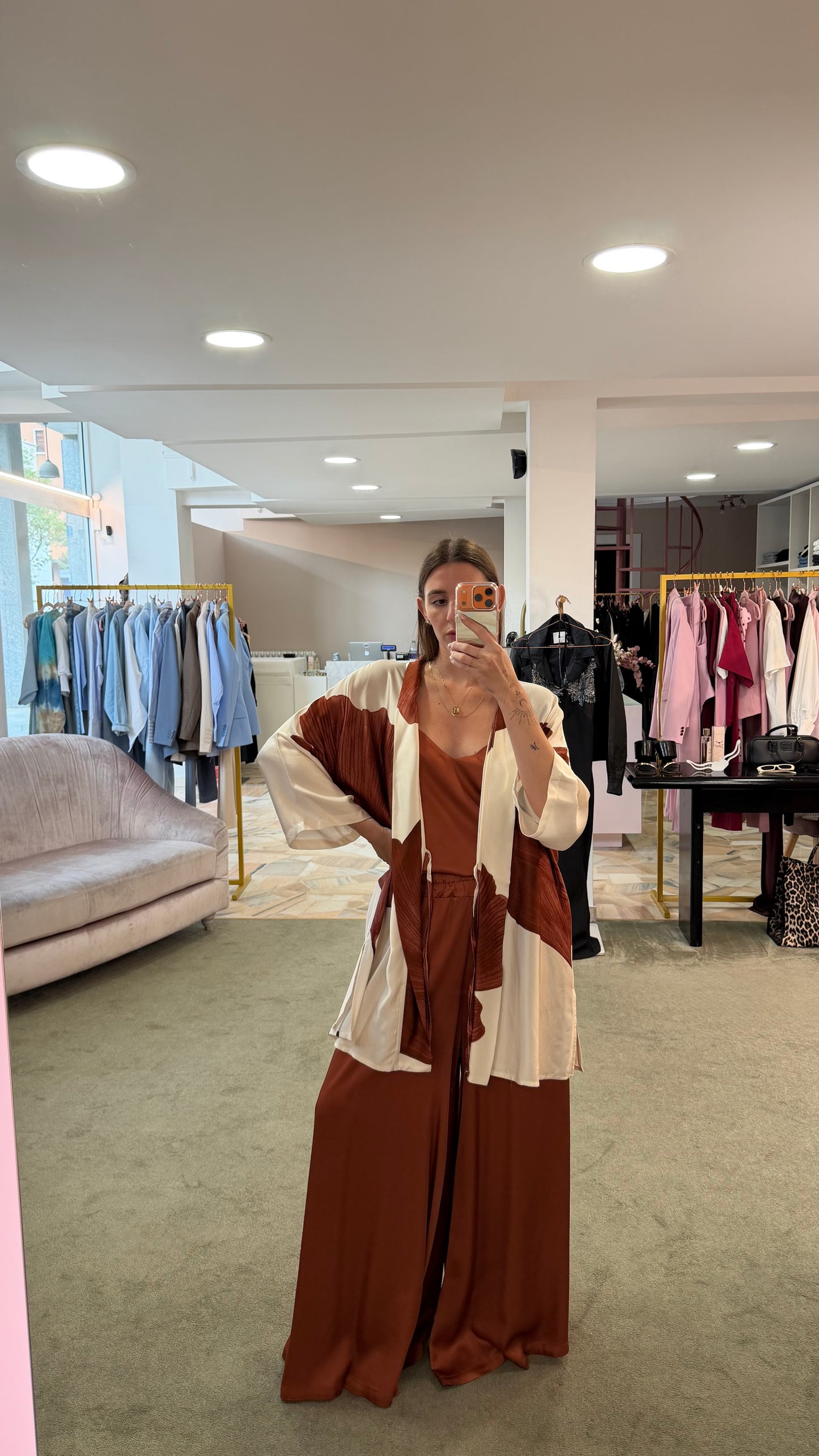 Kimono panna fantasia foglie mattone ay