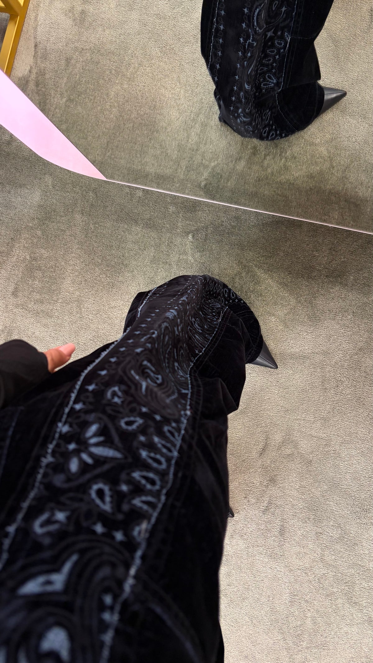 Pantaloni neri wide in velluto con inserti bandana Don't@Me