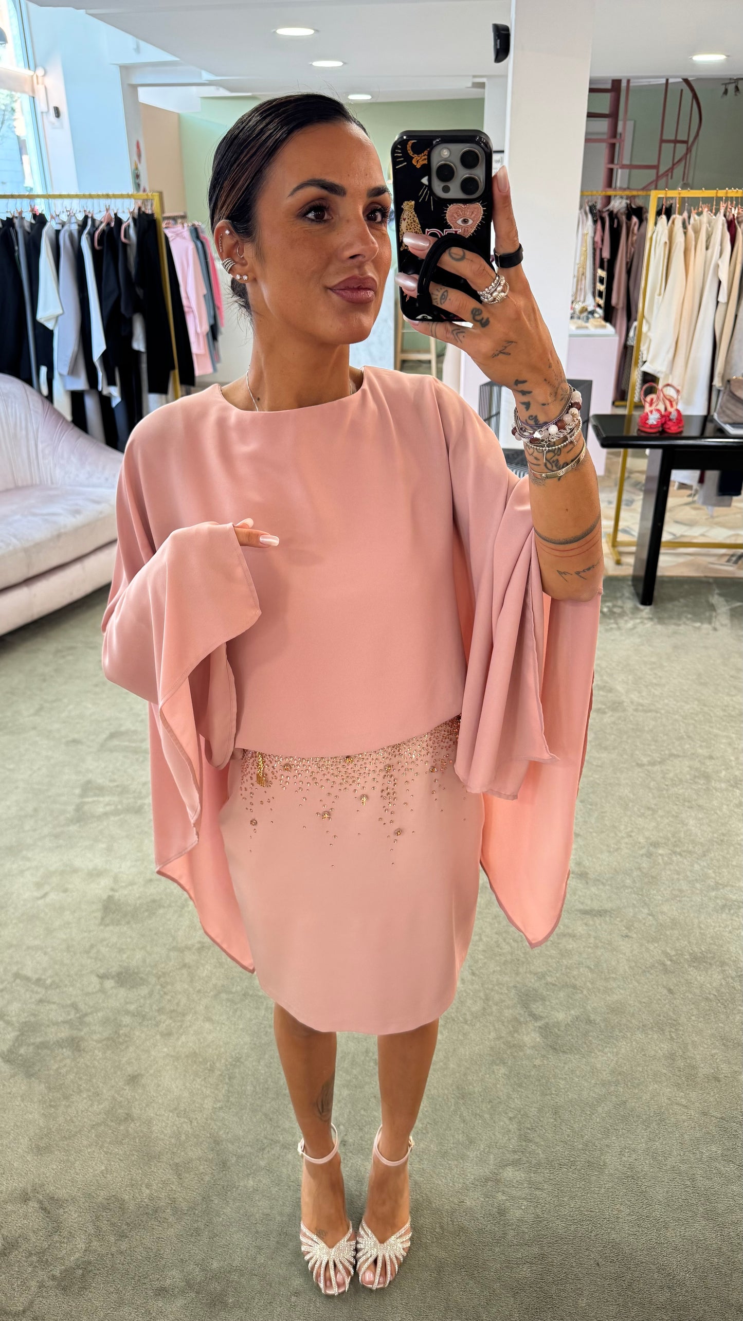 Abito rosa con cristalli manica kimono fr