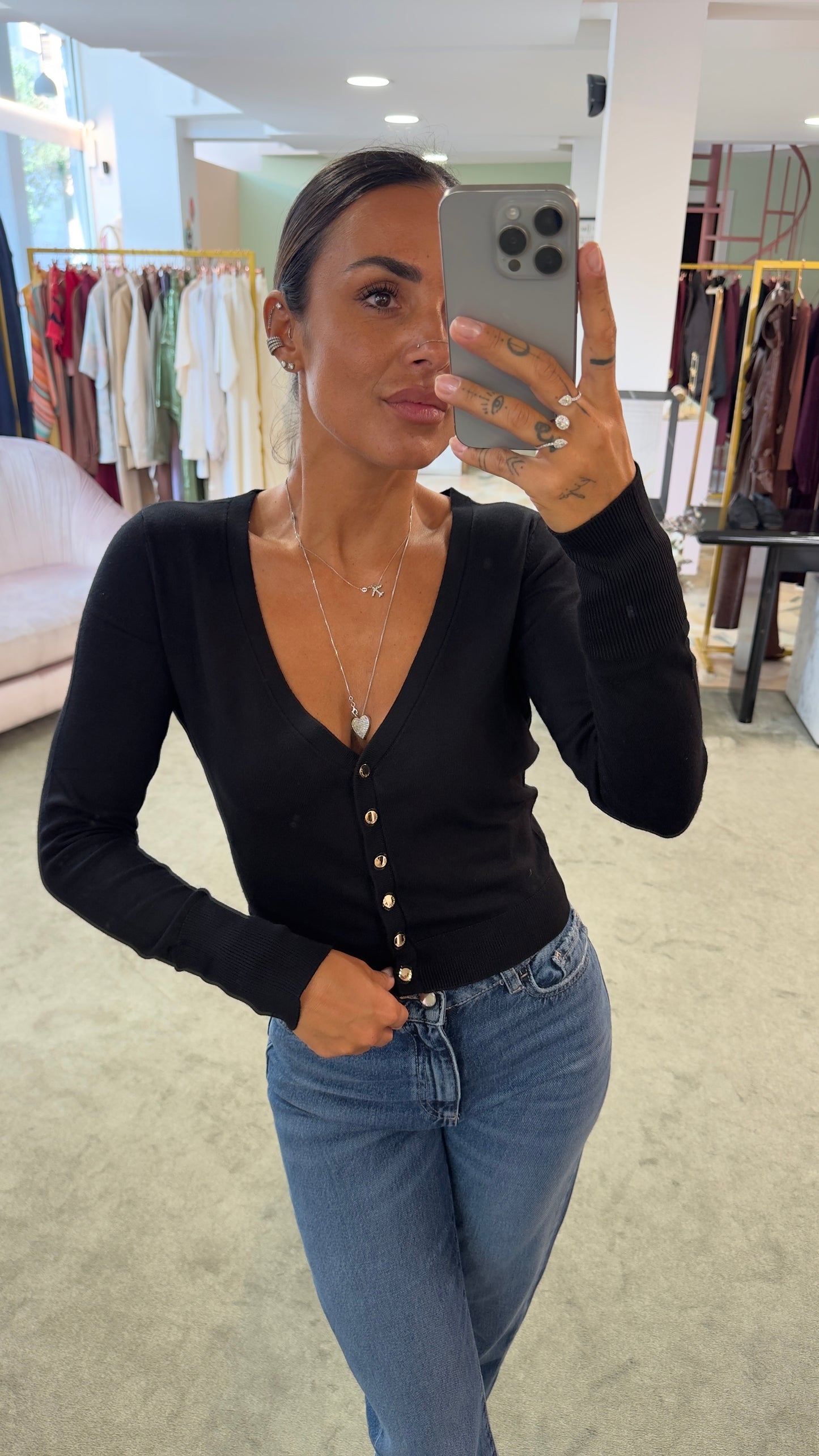 Cardigan crop nero con bottoncini oro fr