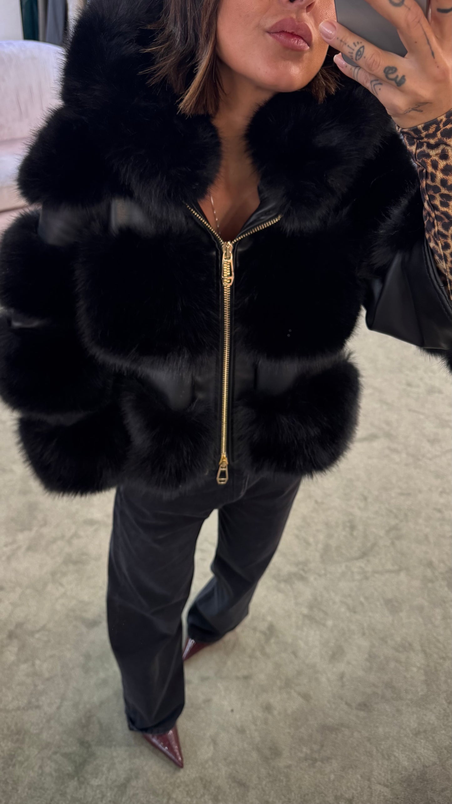 Pelliccia eco nera luxury con cappuccio ys