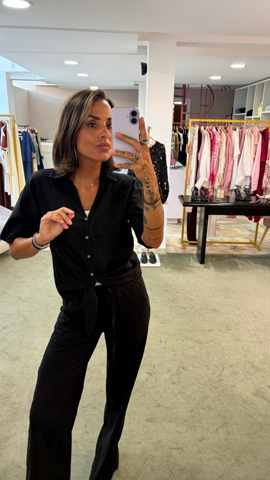 Camicia nera manica corta con nodo in vita sy