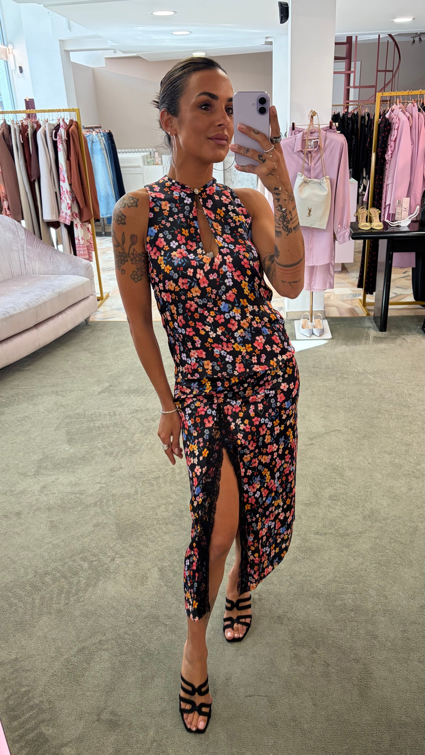 Top vania MAR DE MARGARITAS nero con fiorellini