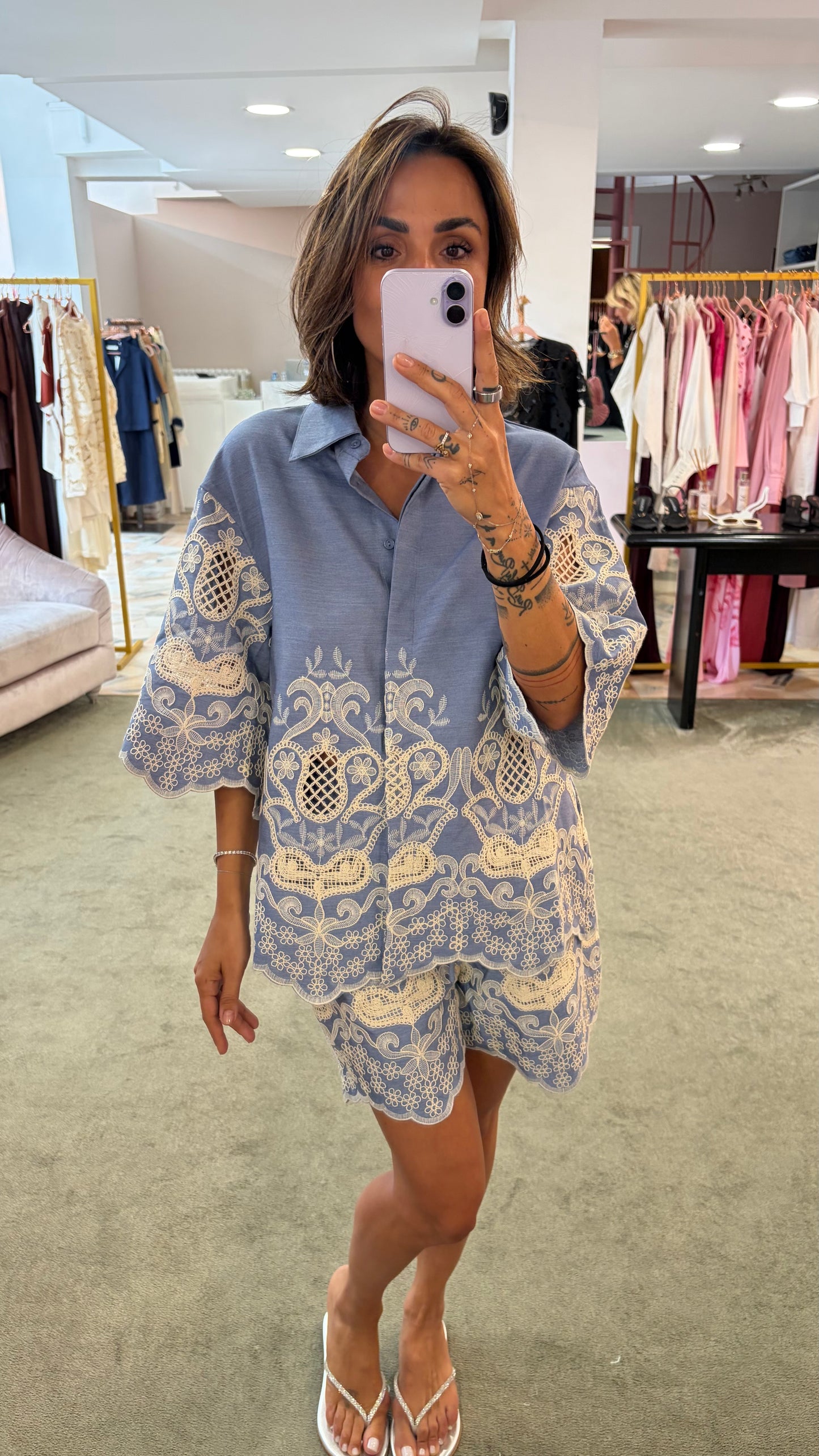 Shorts azzurro con ricami gl
