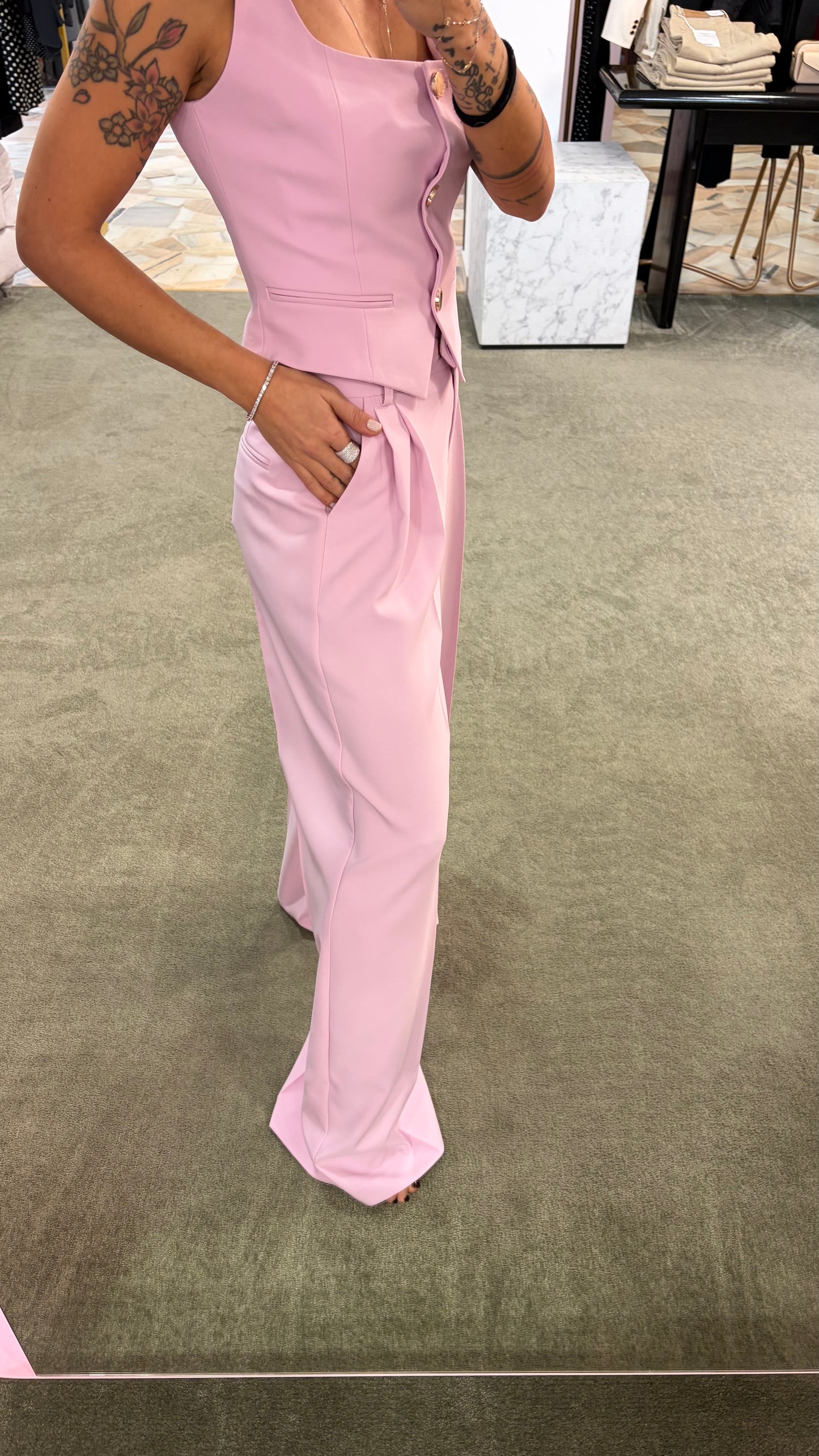 Pantaloni rosa a palazzo con pences fr