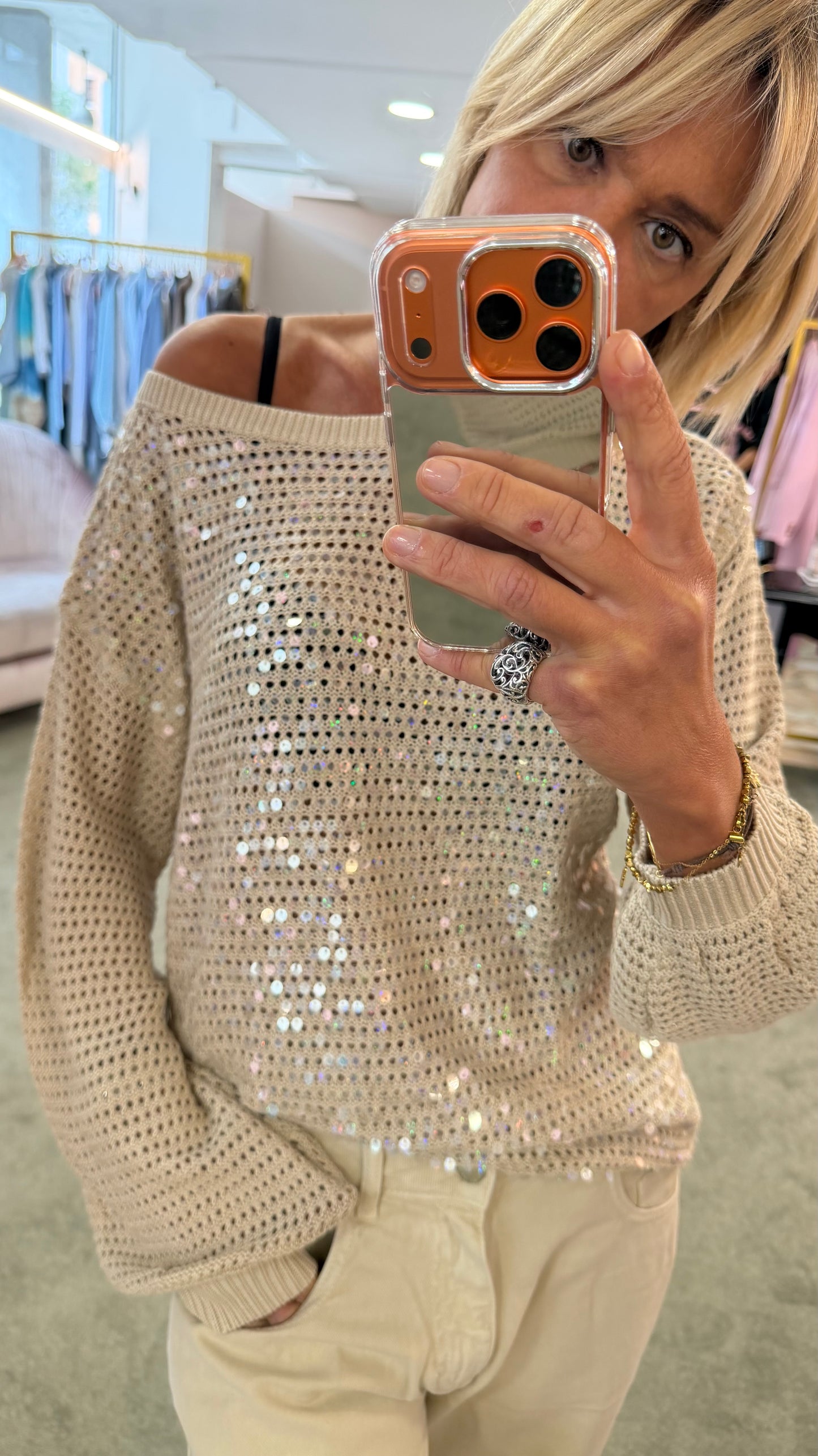 Maglia beige traforata con paillettes oversize fr