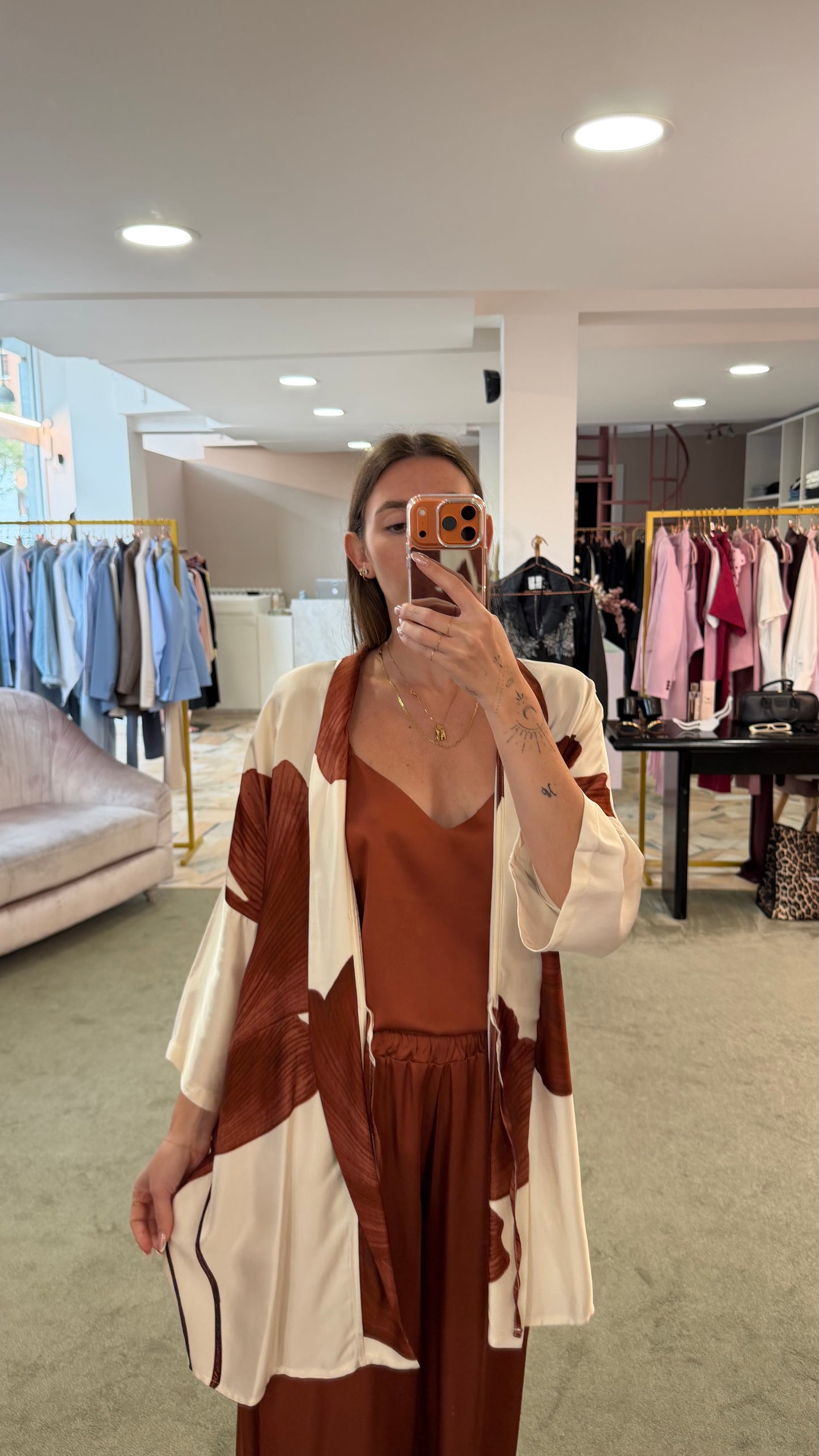 Kimono panna fantasia foglie mattone ay