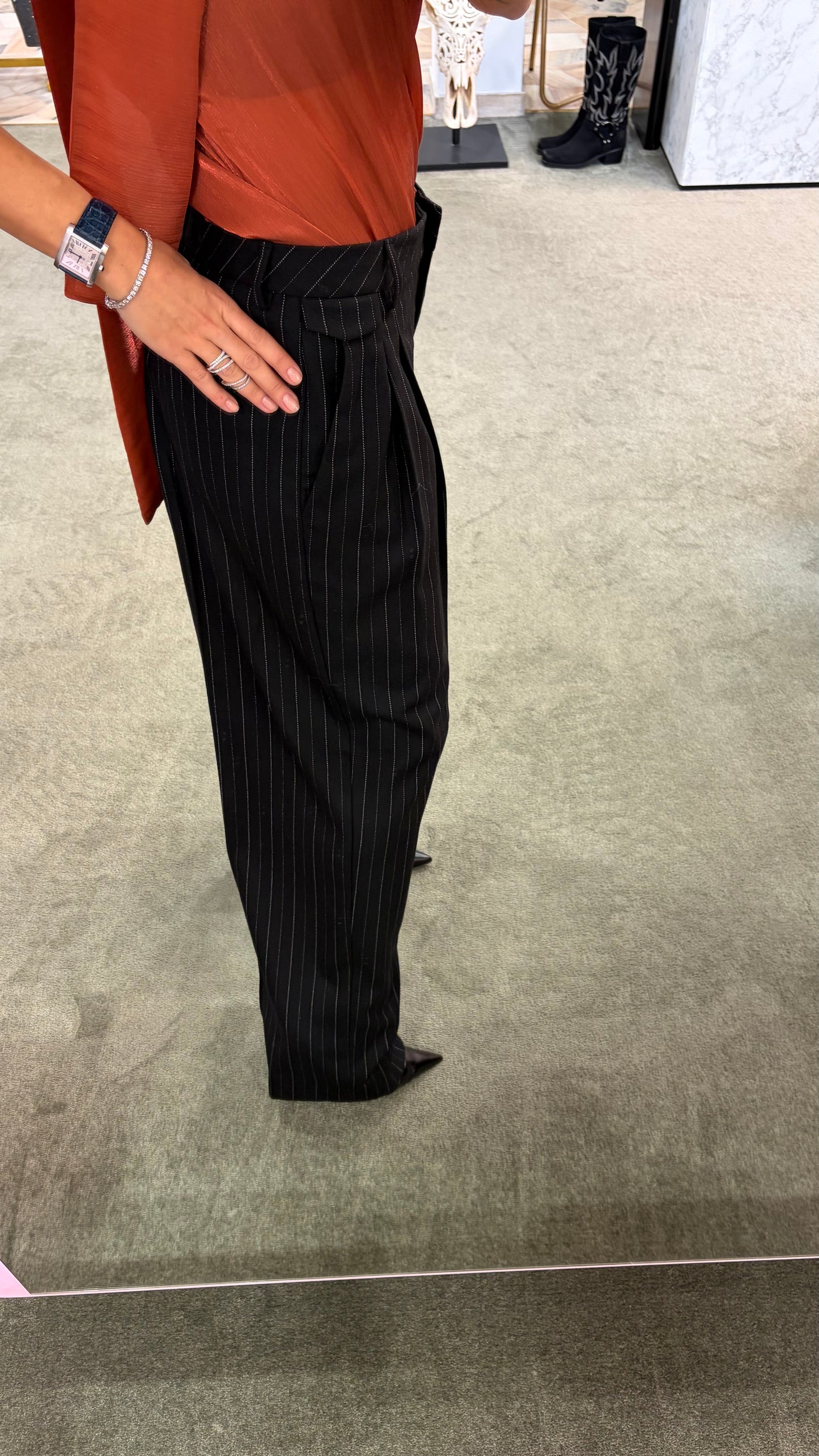 Pantaloni neri gessato con pences misto lana sl