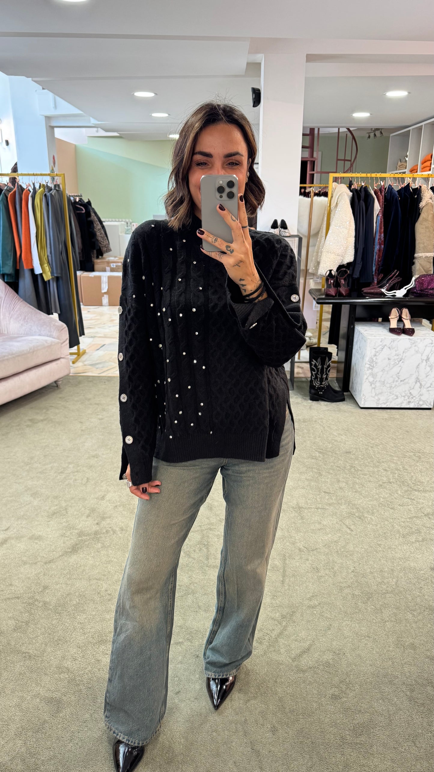 Maglione nero a trecce con pietre fr