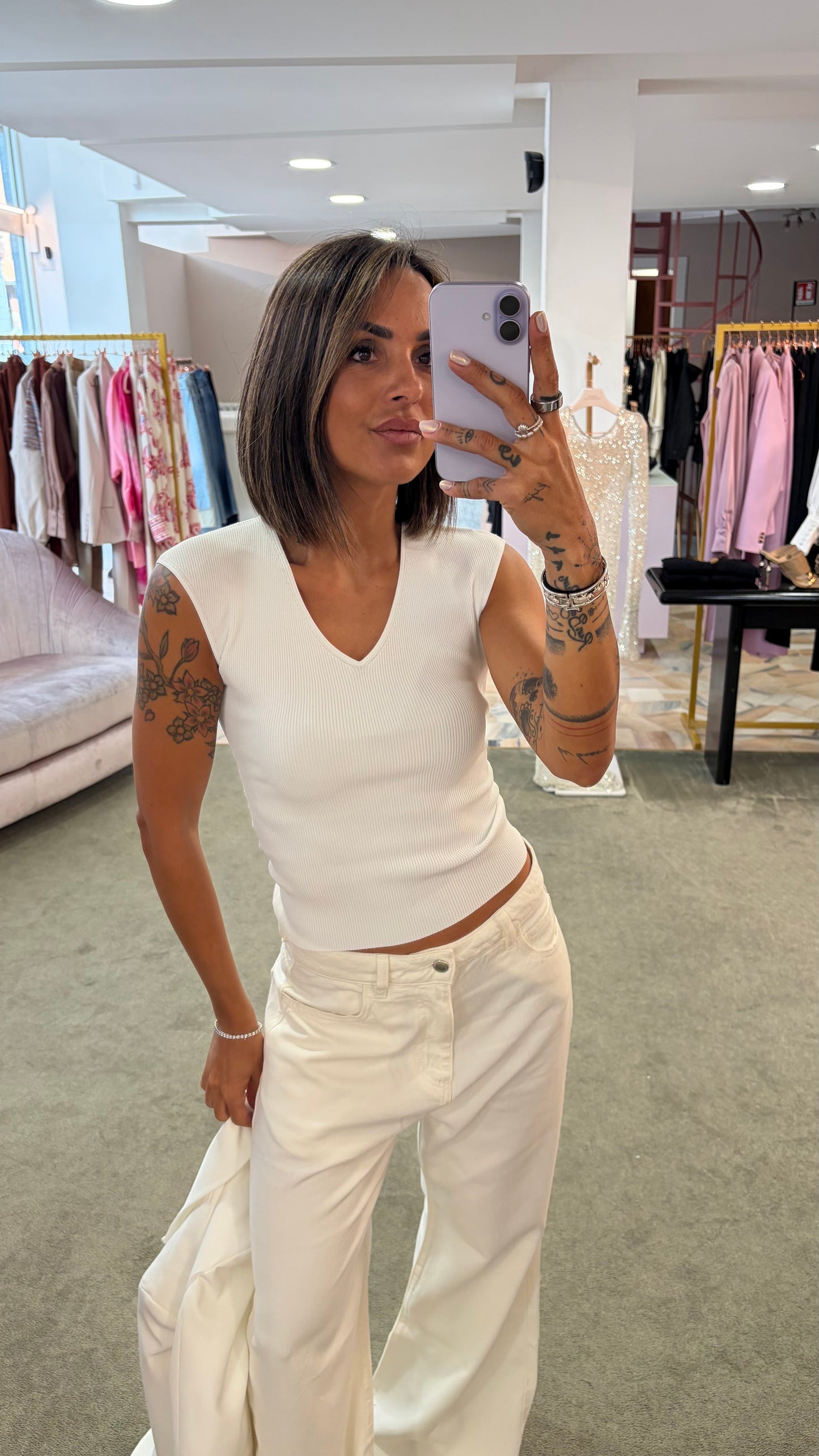 Canotta bianca scollo a v costine Petite Pull