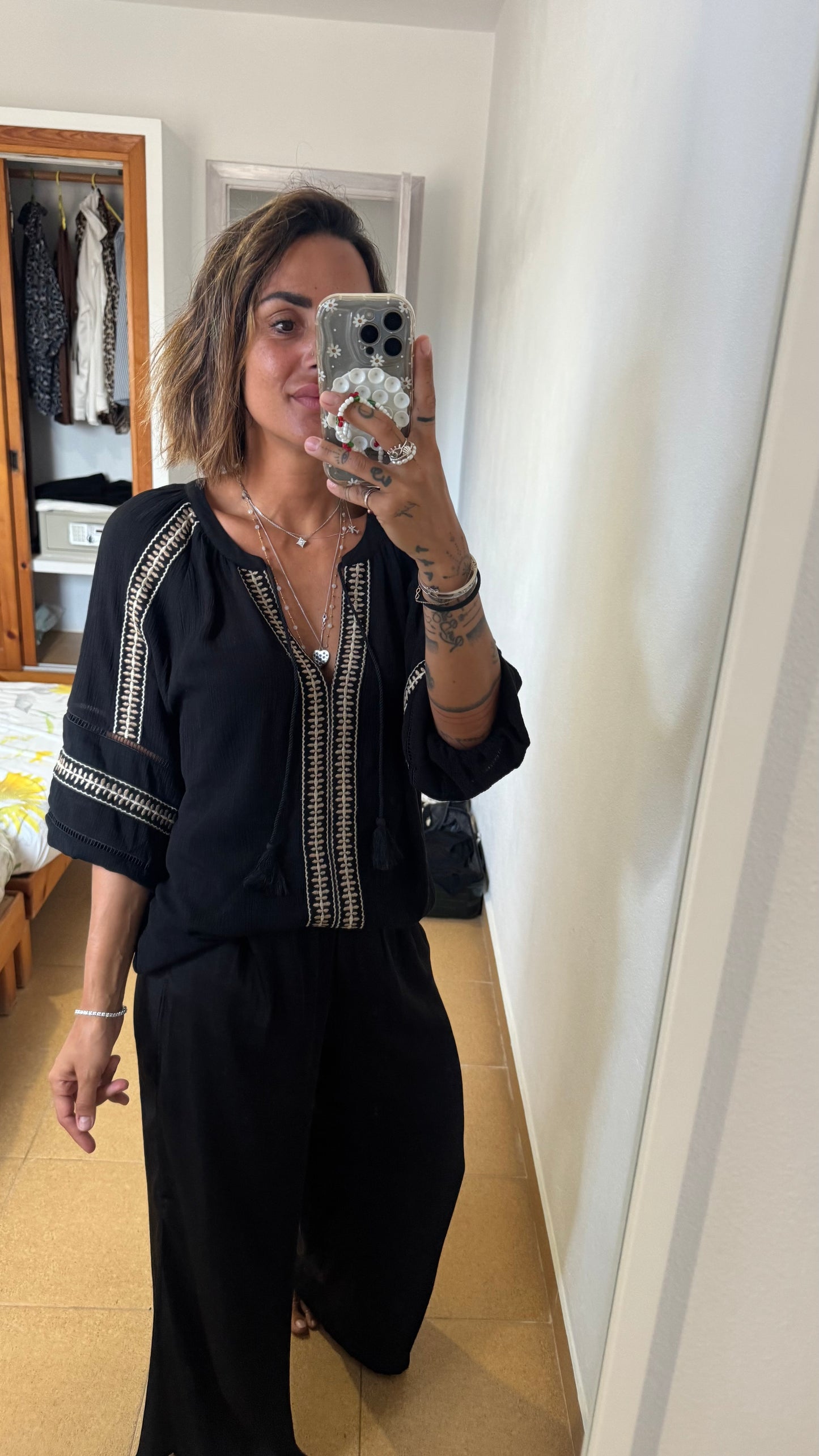 Camicia kaftano nera con ricami sy