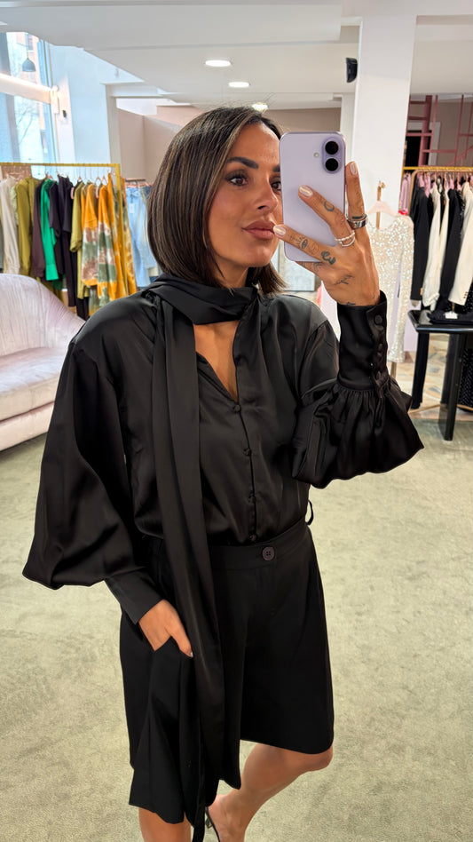 Camicia nera satin con sciarpina gl