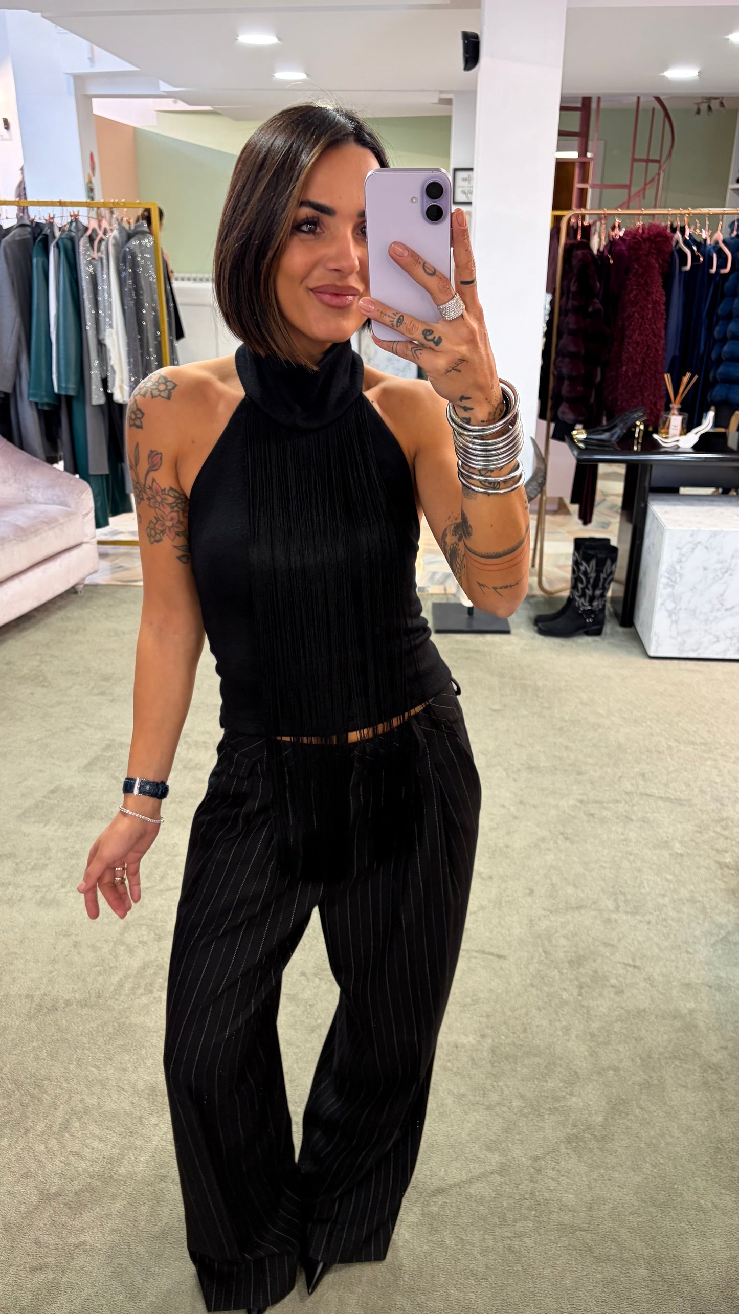 Top nero con frange scollo all'americana mq