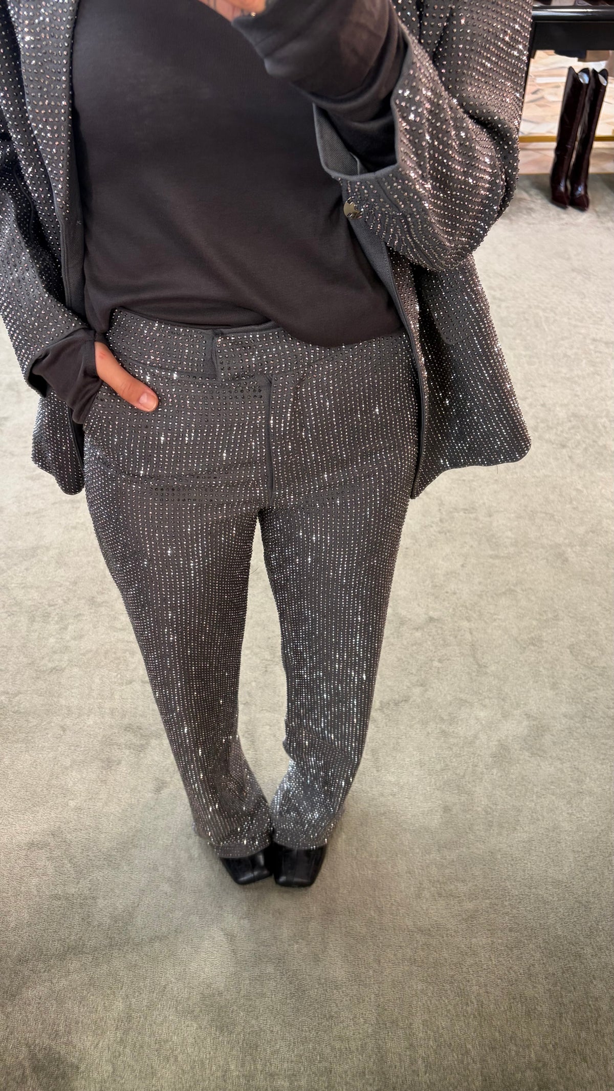 Pantaloni grigi con cristalli tw