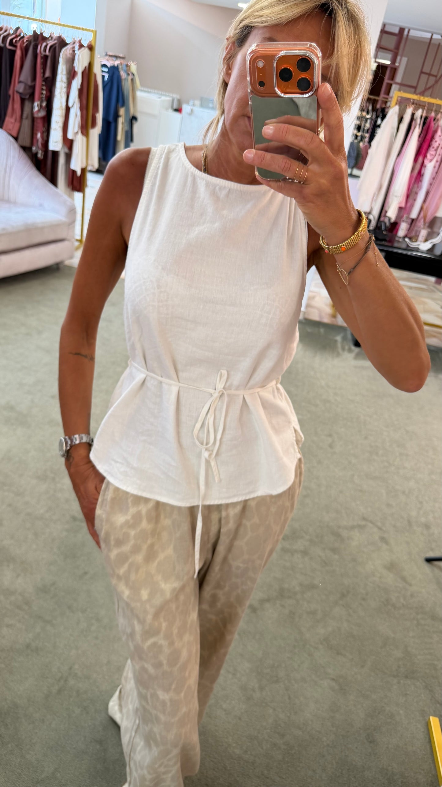 Canotta bianco latte con cinturina in lino sy