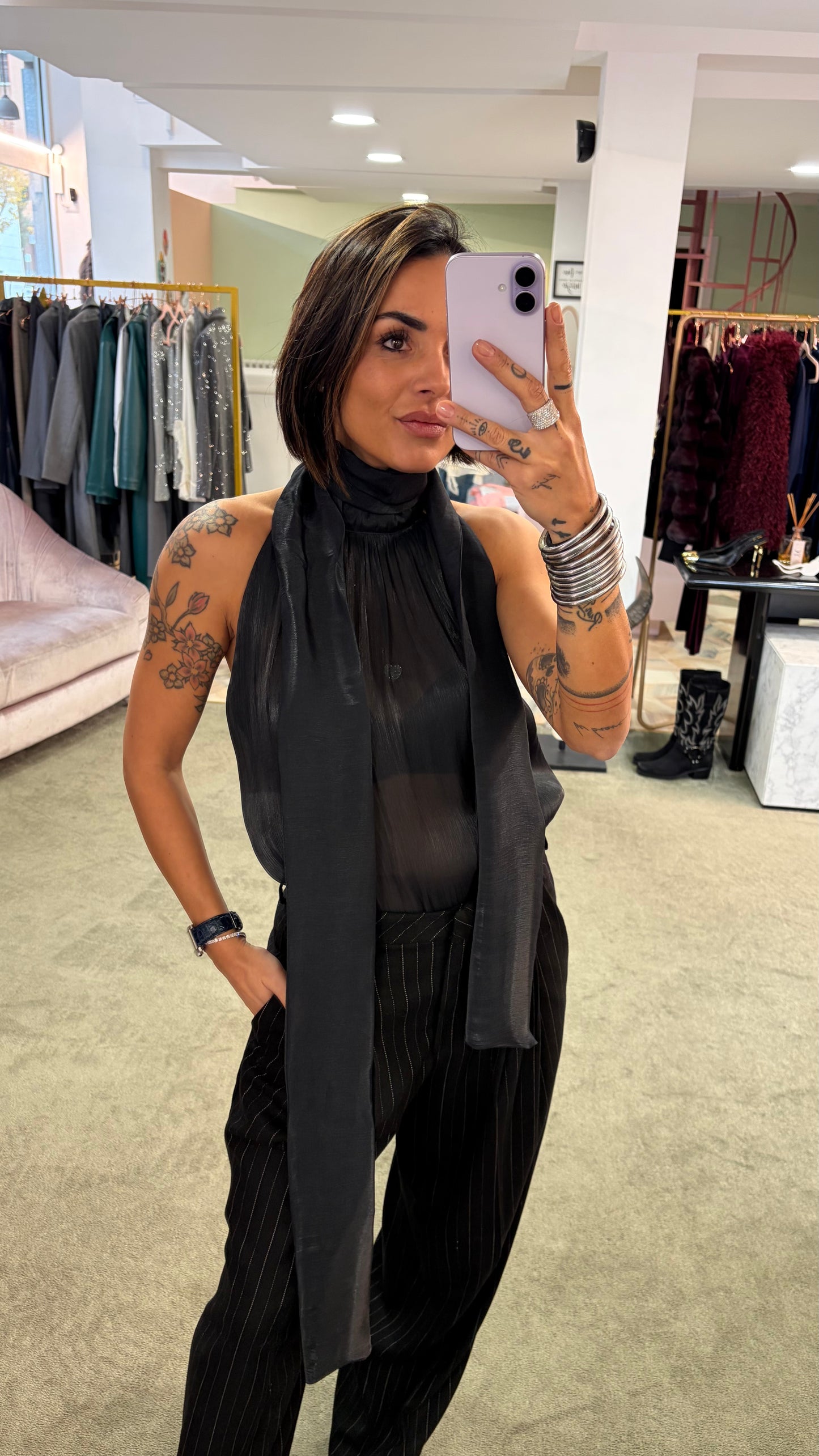 Camicia nera smanicata con sciarpina Actualee