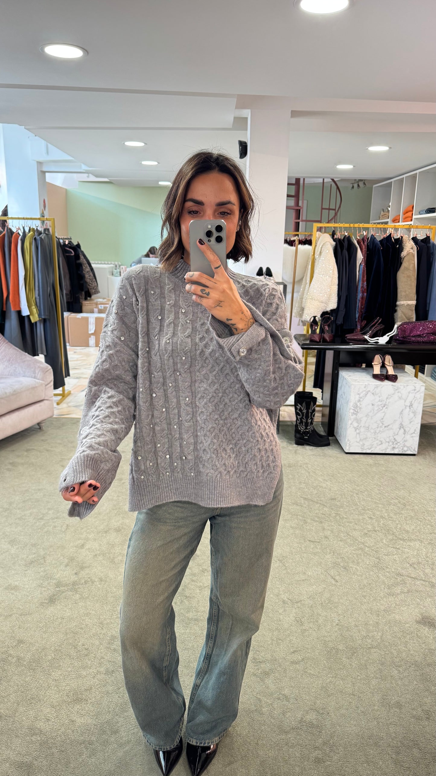 Maglione grigio a trecce con pietre fr