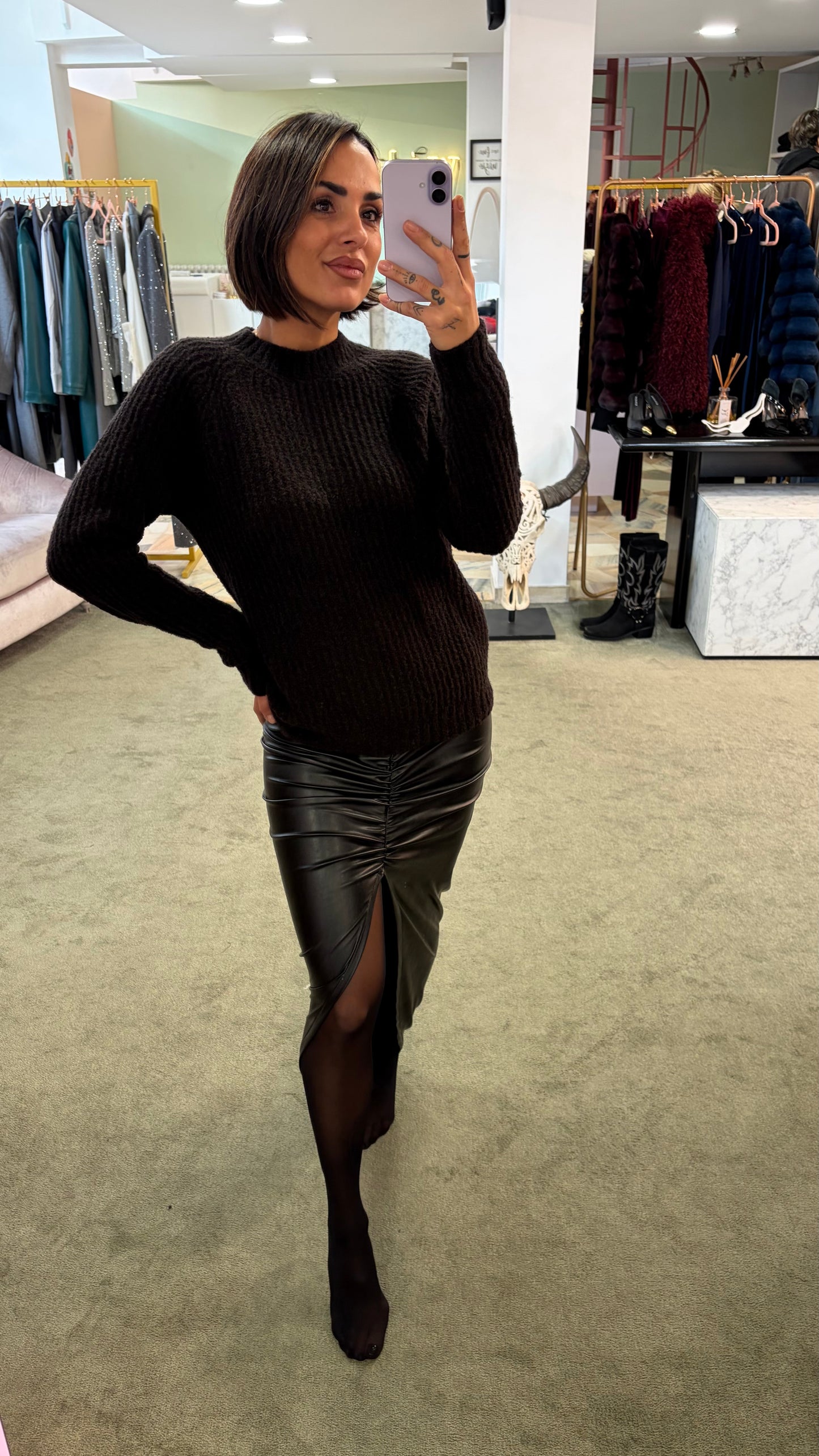 Gonna lunga nera in ecopelle con spacco mq