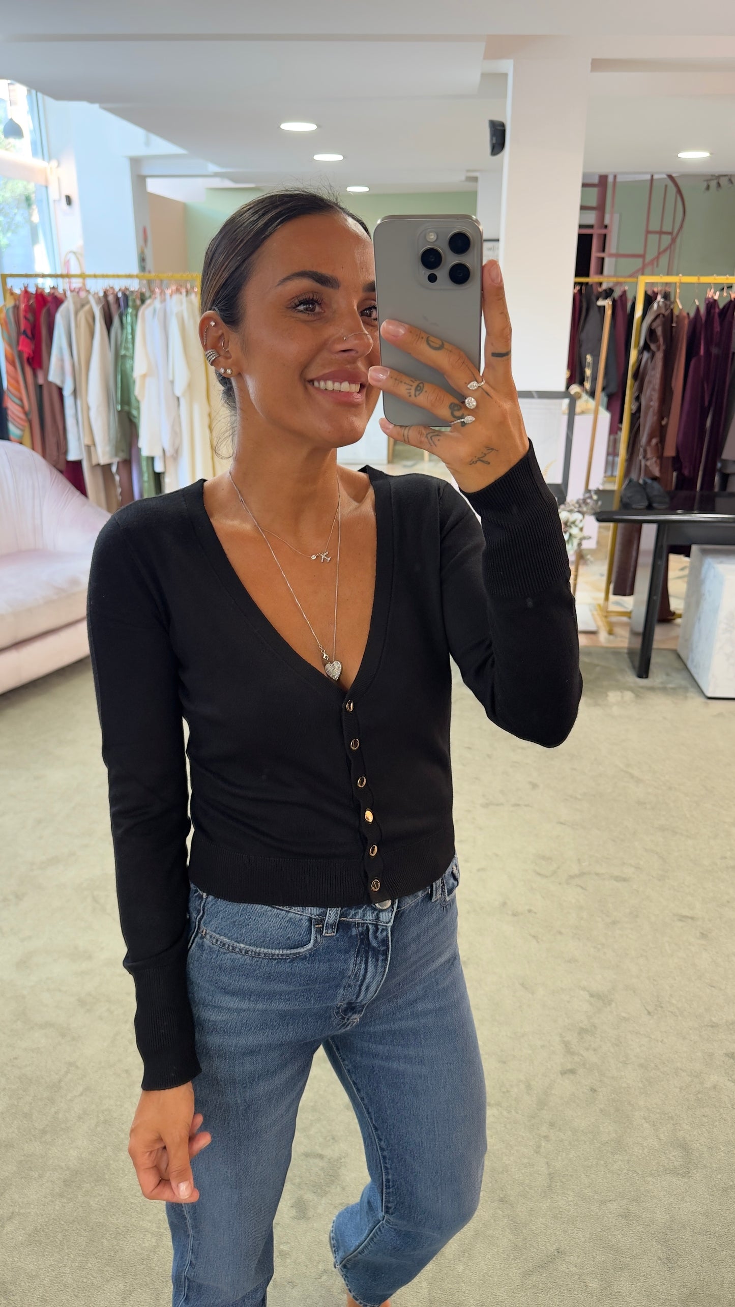 Cardigan crop nero con bottoncini oro fr