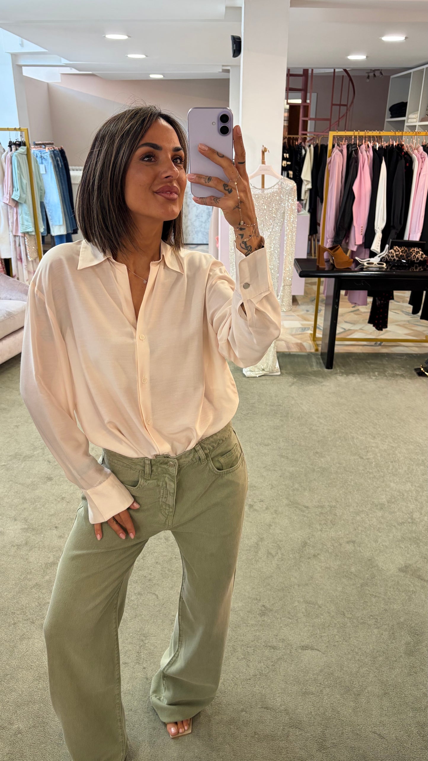 Camicia rosa chiaro  scollo a v glp