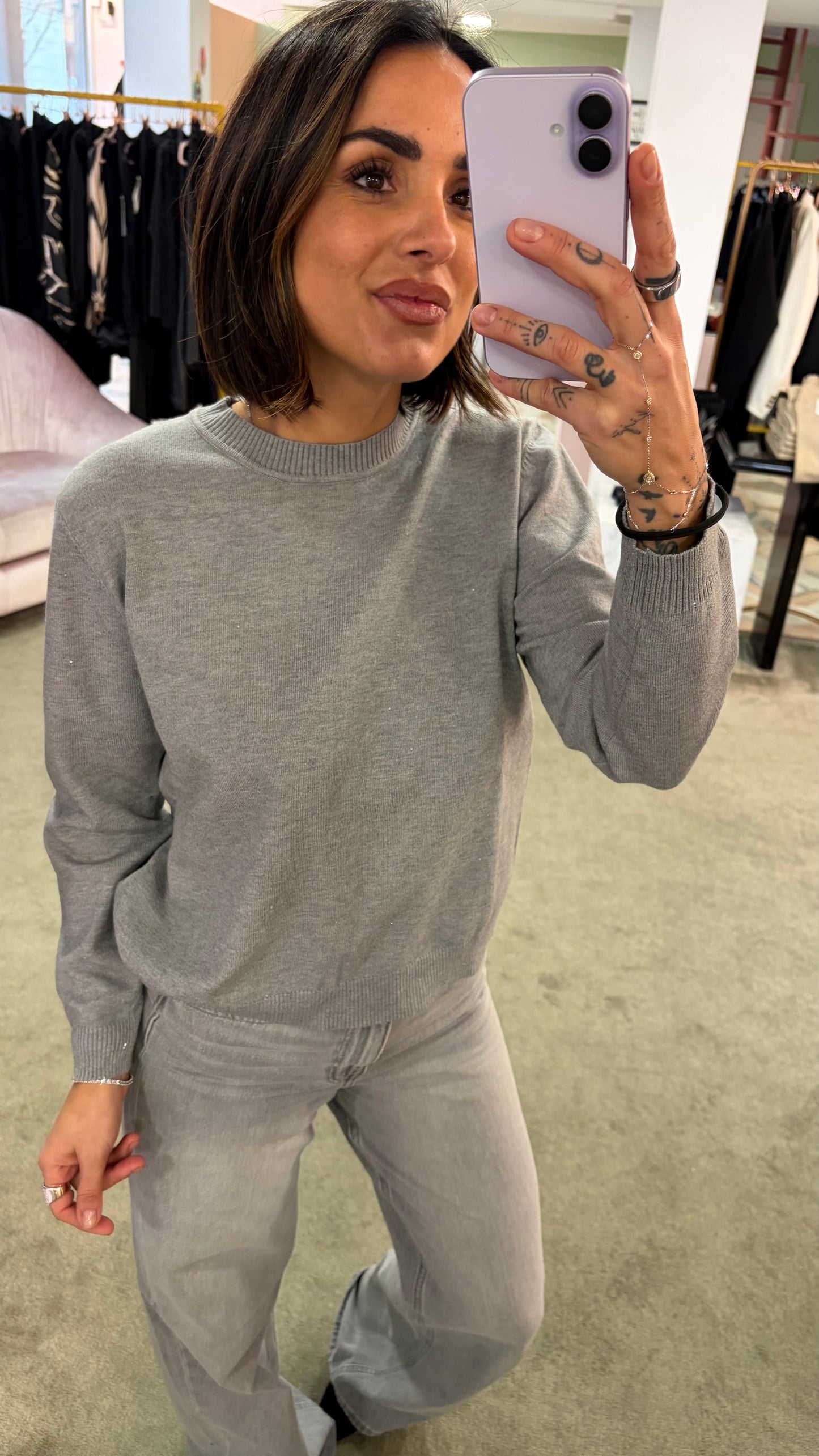 Maglione grigio girocollo con micropaillettes ay